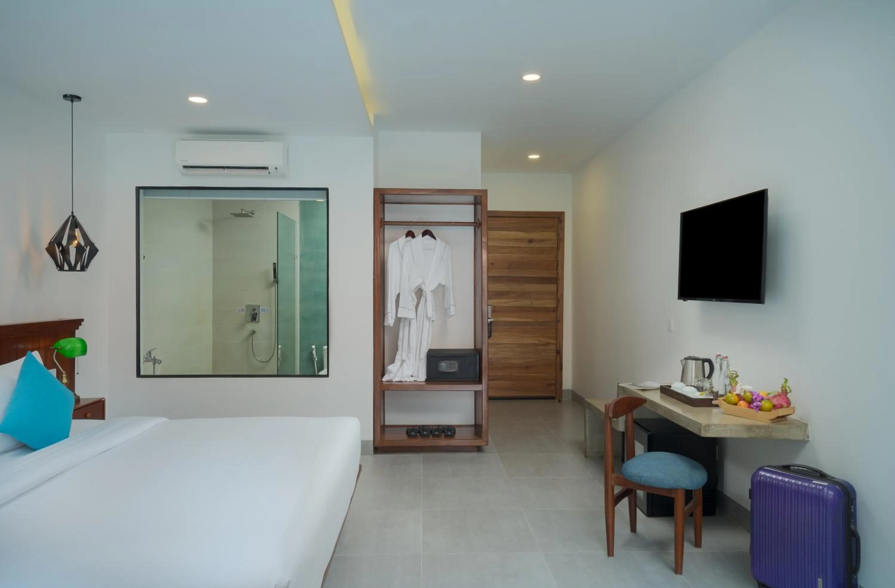 Photo of the whole room, Bed in Angkor Aurora