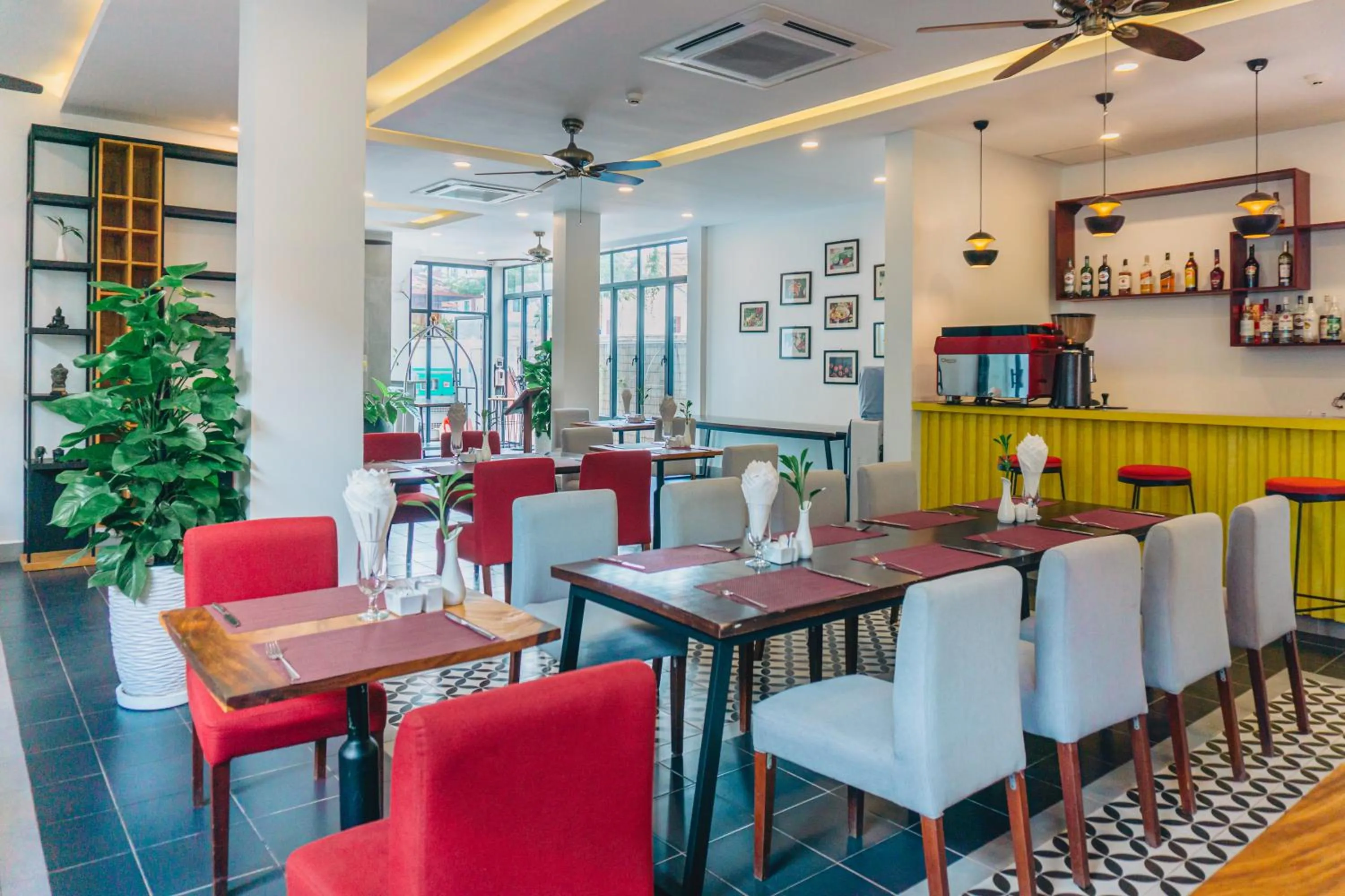 Restaurant/places to eat in Angkor Aurora