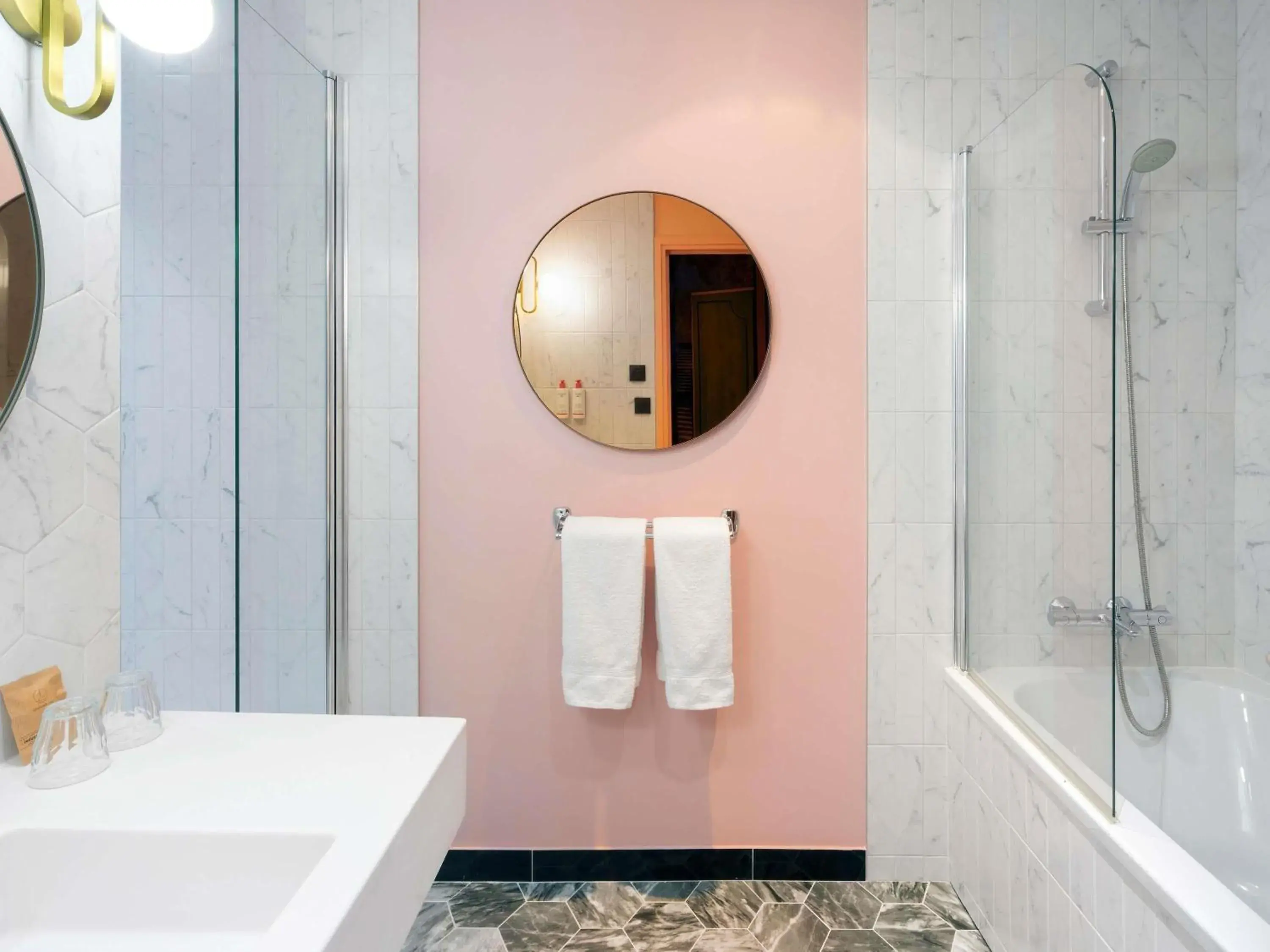 Bedroom in Grand Hotel des Brotteaux Lyon Ctre - Handwritten Collection Bedroom in Grand Hotel des Brotteaux Lyon Ctre - Handwritten Collection