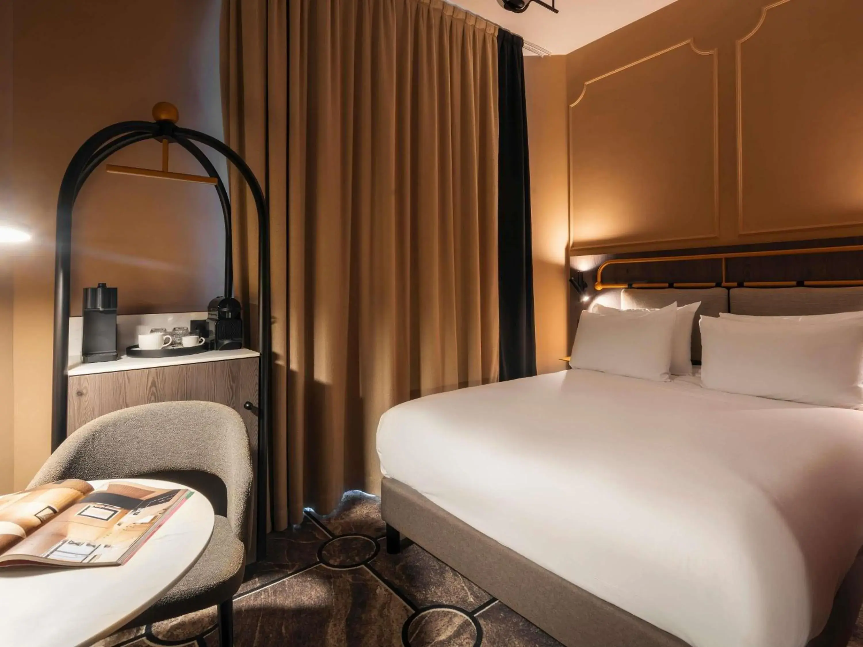 Bedroom, Bed in Grand Hotel des Brotteaux Lyon - Handwritten Collection Bedroom, Bed in Grand Hotel des Brotteaux Lyon - Handwritten Collection