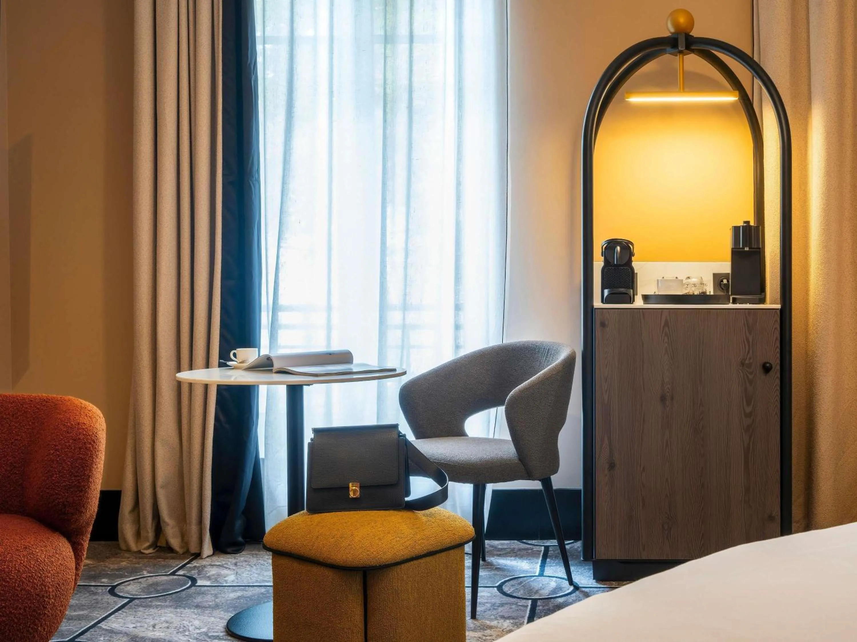 Business facilities, Bed in Grand Hotel des Brotteaux Lyon Ctre - Handwritten Collection