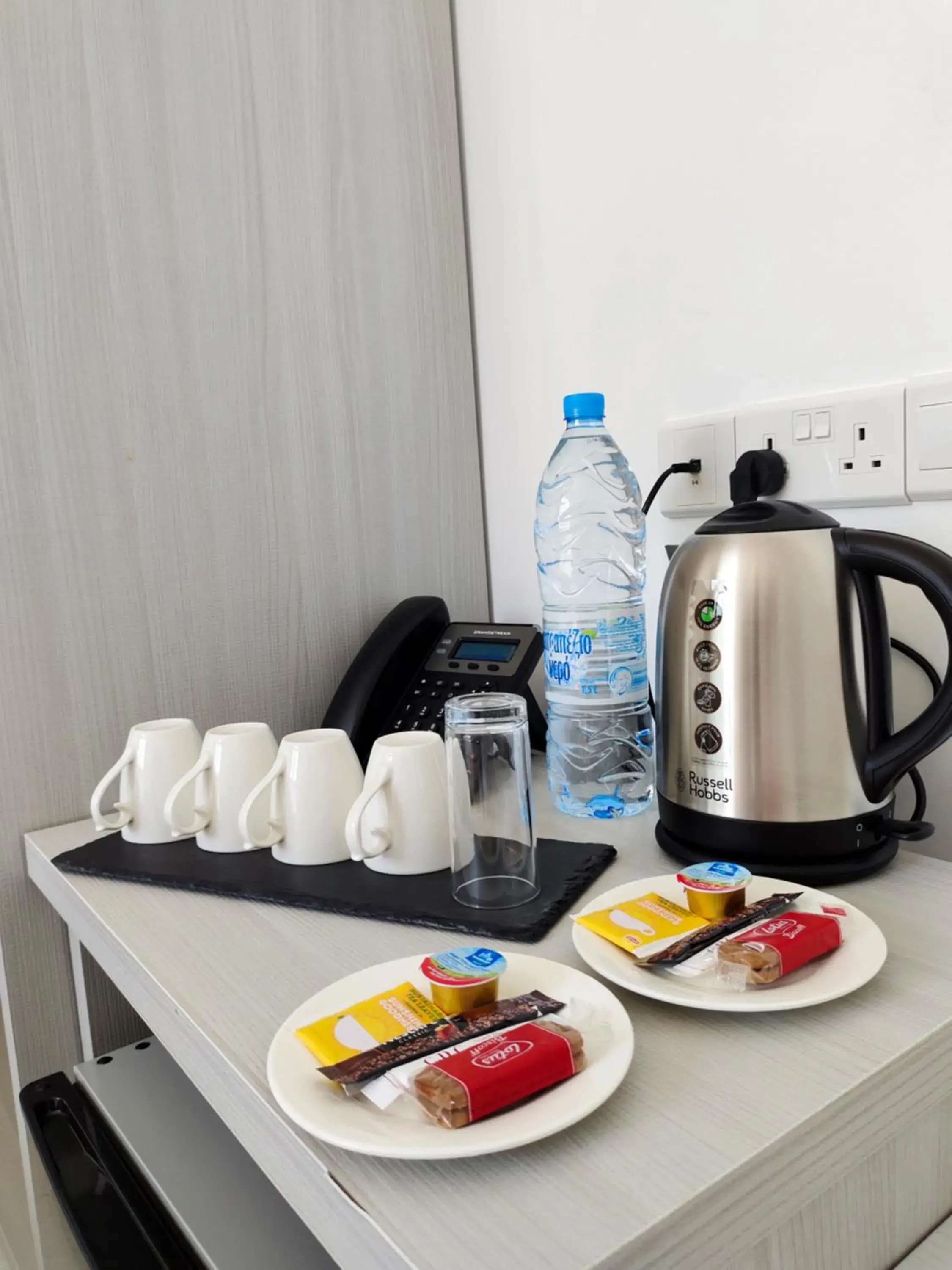 Coffee/tea facilities in La Veranda Hotel