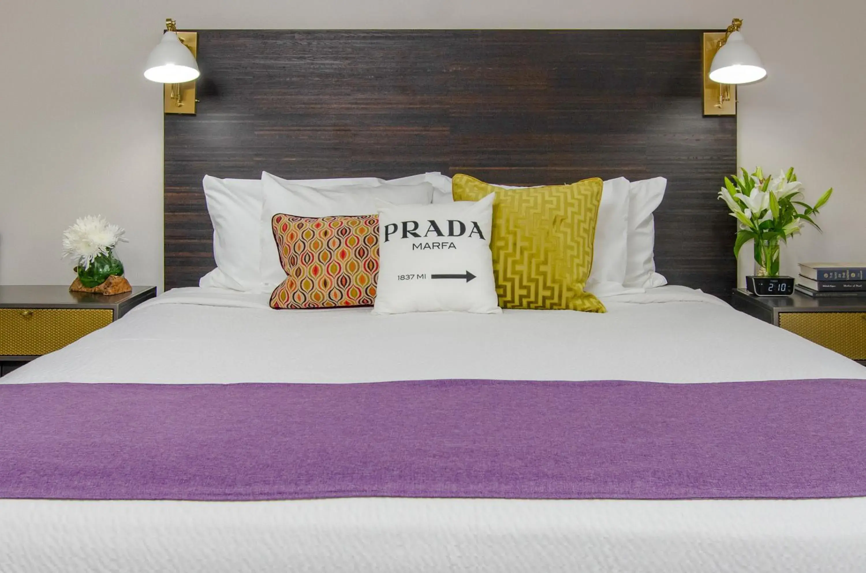 Deluxe King Room in The Dundee - A Trace Hotel Deluxe King Room in The Dundee - A Trace Hotel
