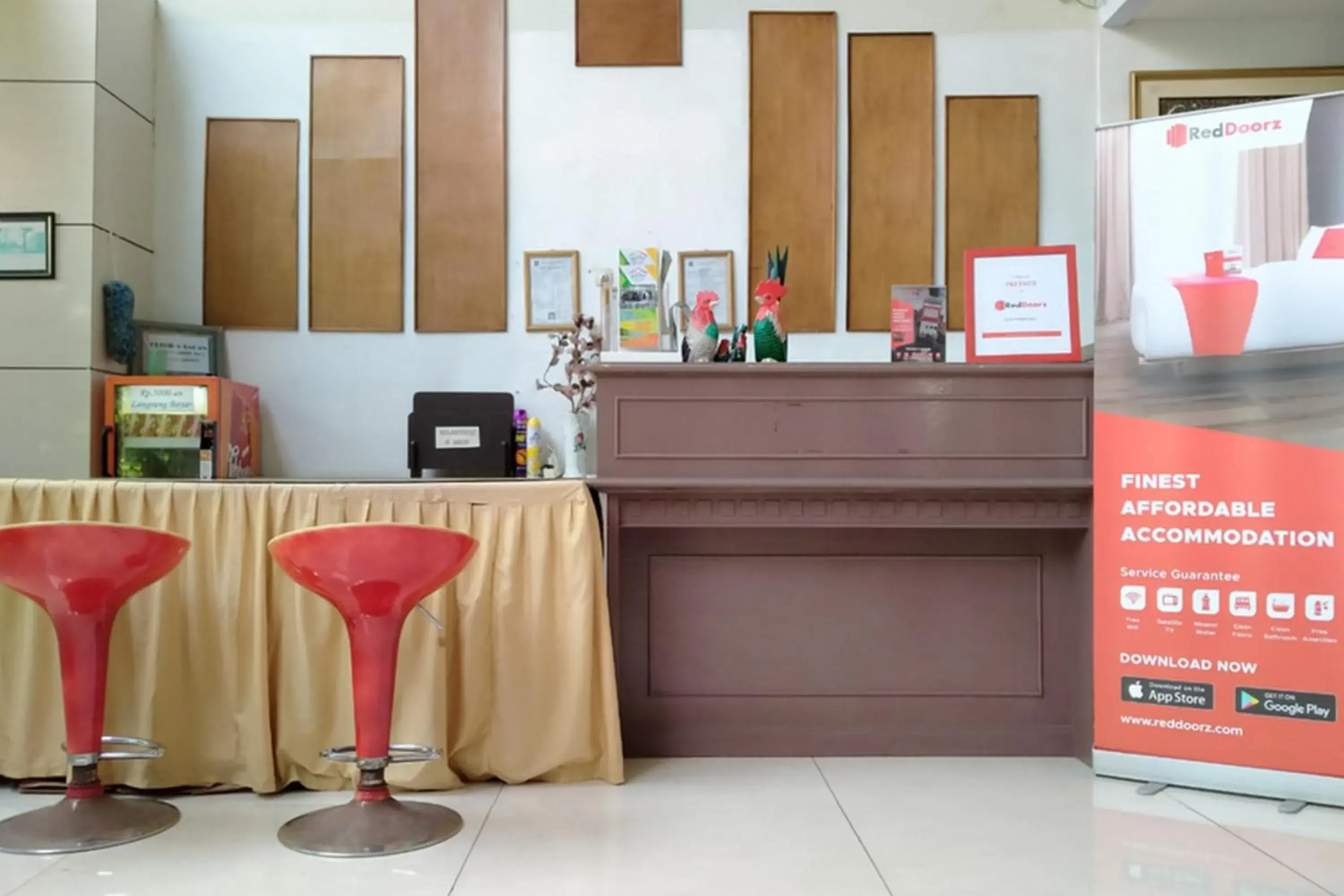 Lobby or reception in RedDoorz @ Hotel Surabaya Sumenep Lobby or reception in RedDoorz @ Hotel Surabaya Sumenep