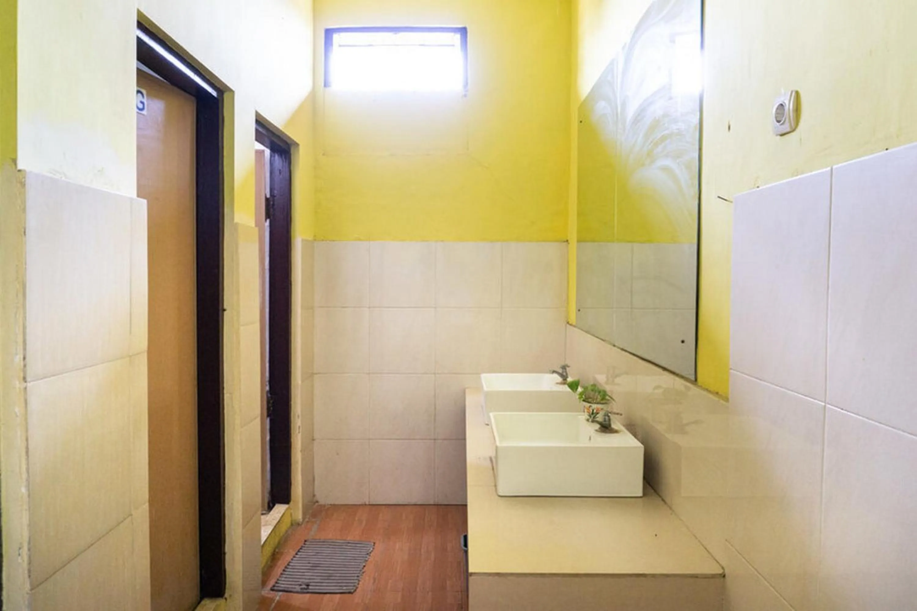 RedDoorz @ Hotel Surabaya Sumenep