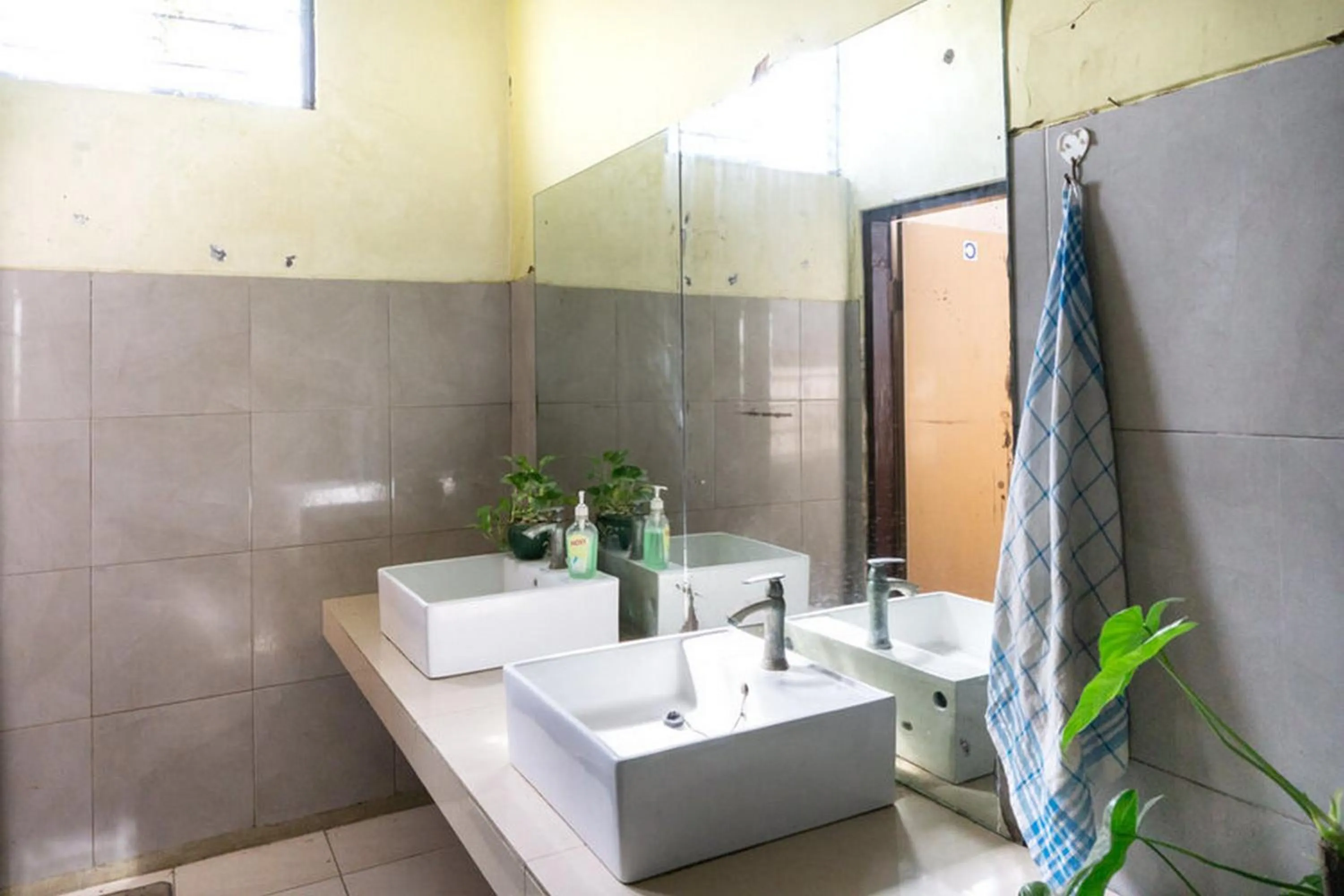 RedDoorz @ Hotel Surabaya Sumenep