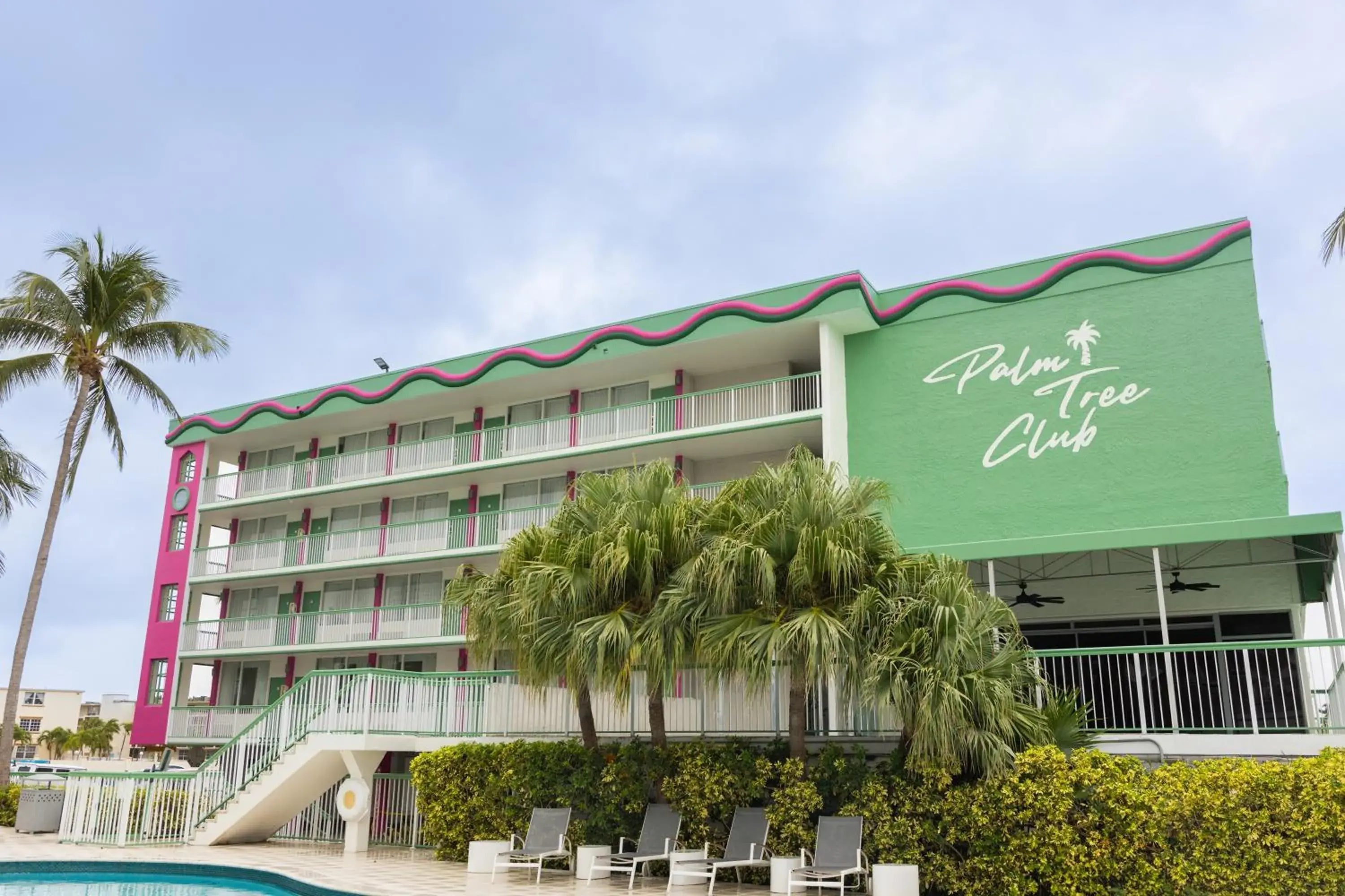 Property building in Palm Tree Club Miami Property building in Palm Tree Club Miami