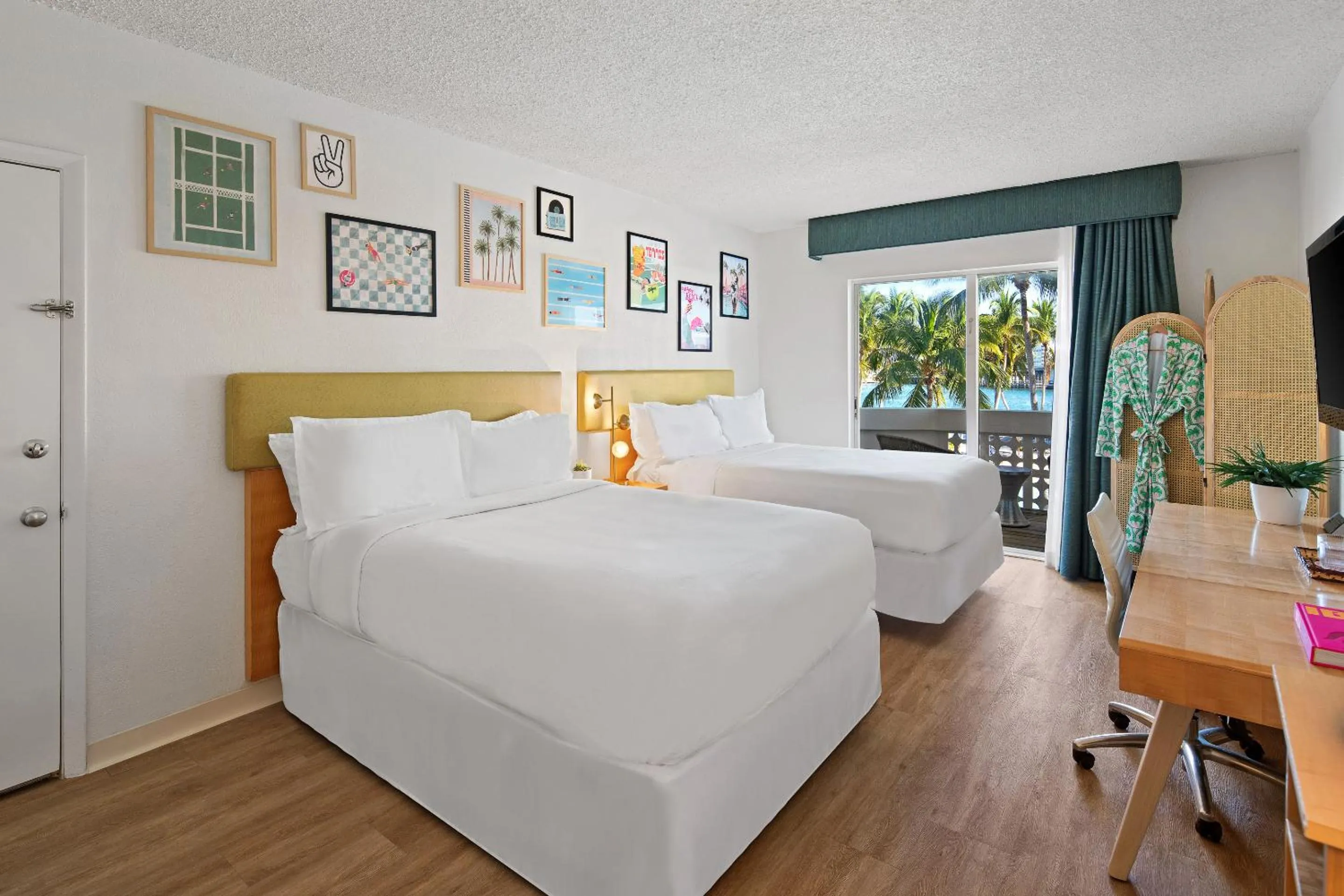 Bed in Palm Tree Club Miami