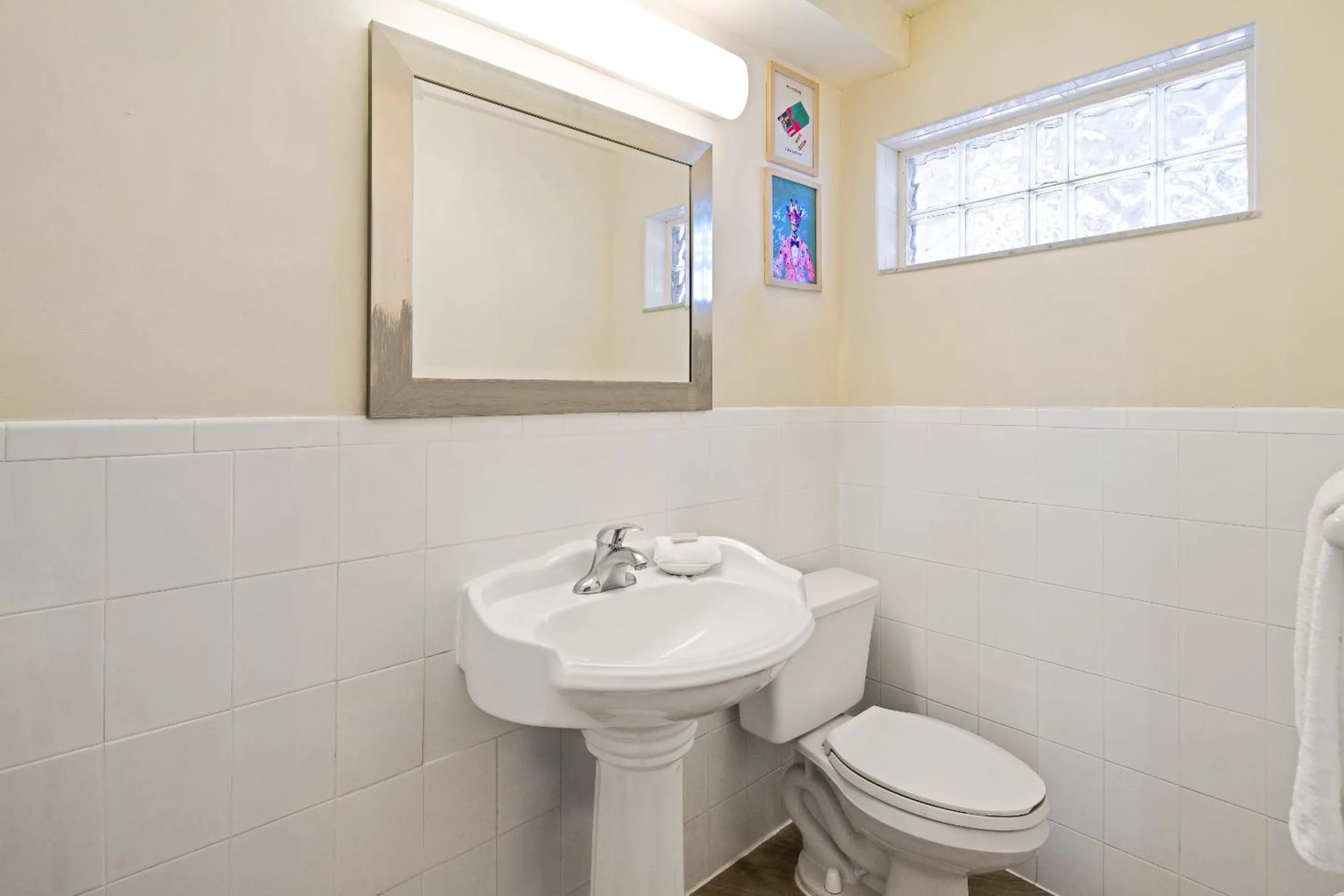 Toilet in Palm Tree Club Miami