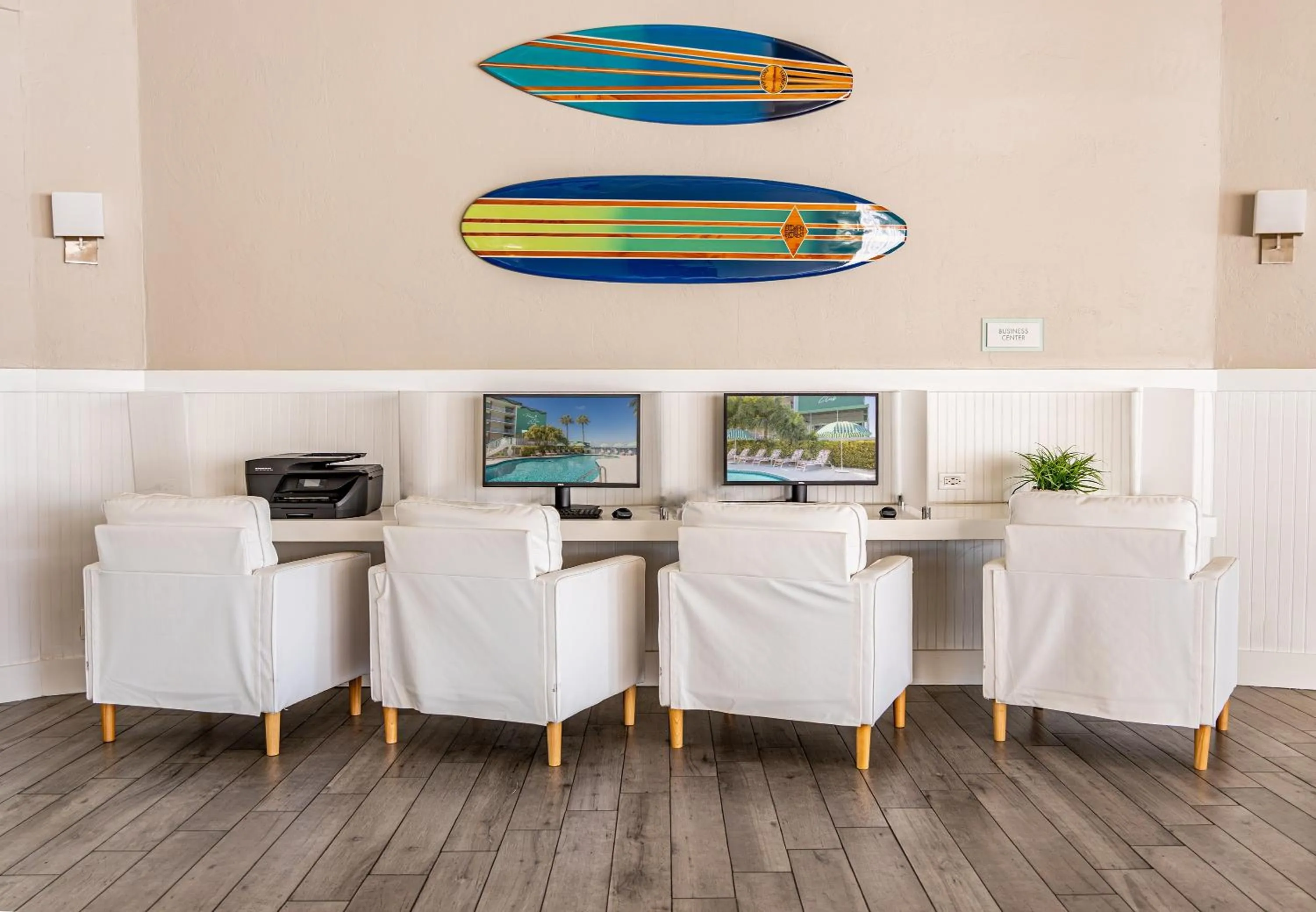 Business facilities in Palm Tree Club Miami