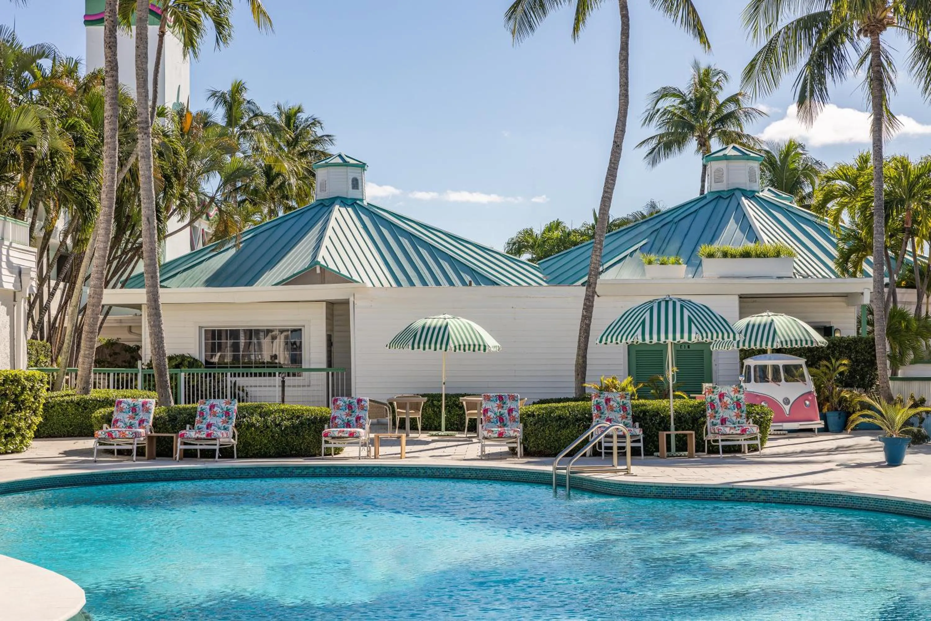 Swimming pool in Palm Tree Club Miami