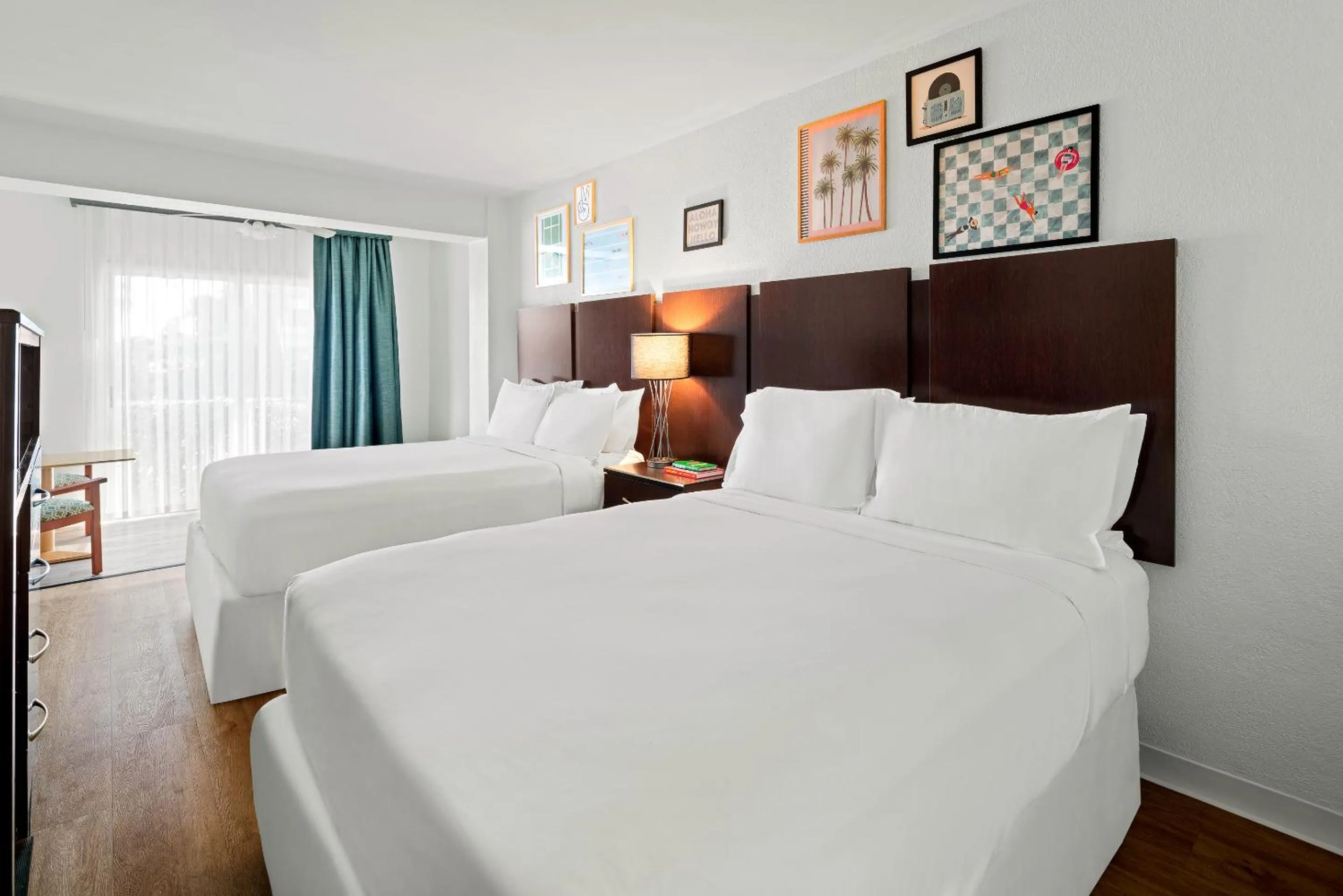 Bed in Palm Tree Club Miami