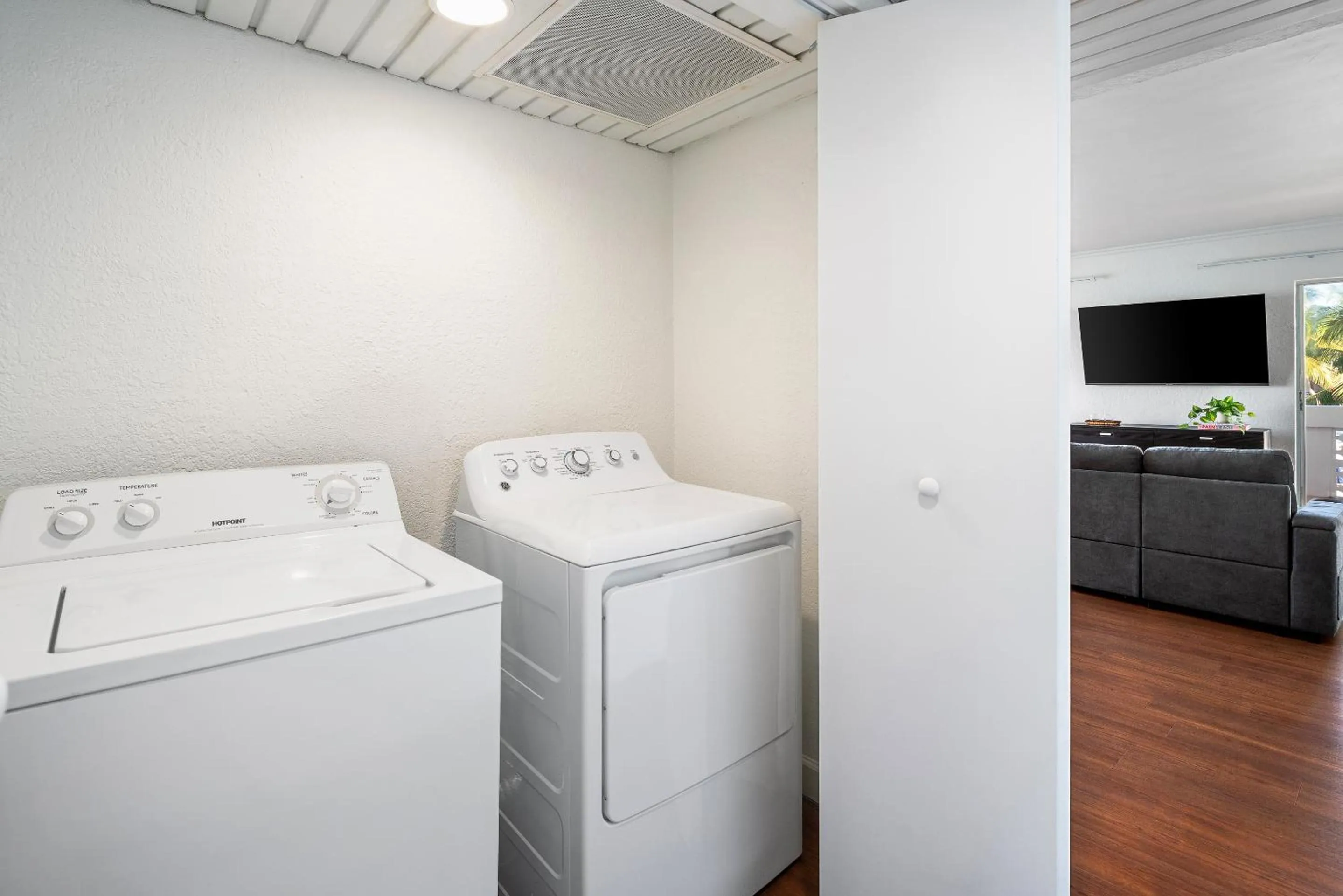 washing machine in Palm Tree Club Miami