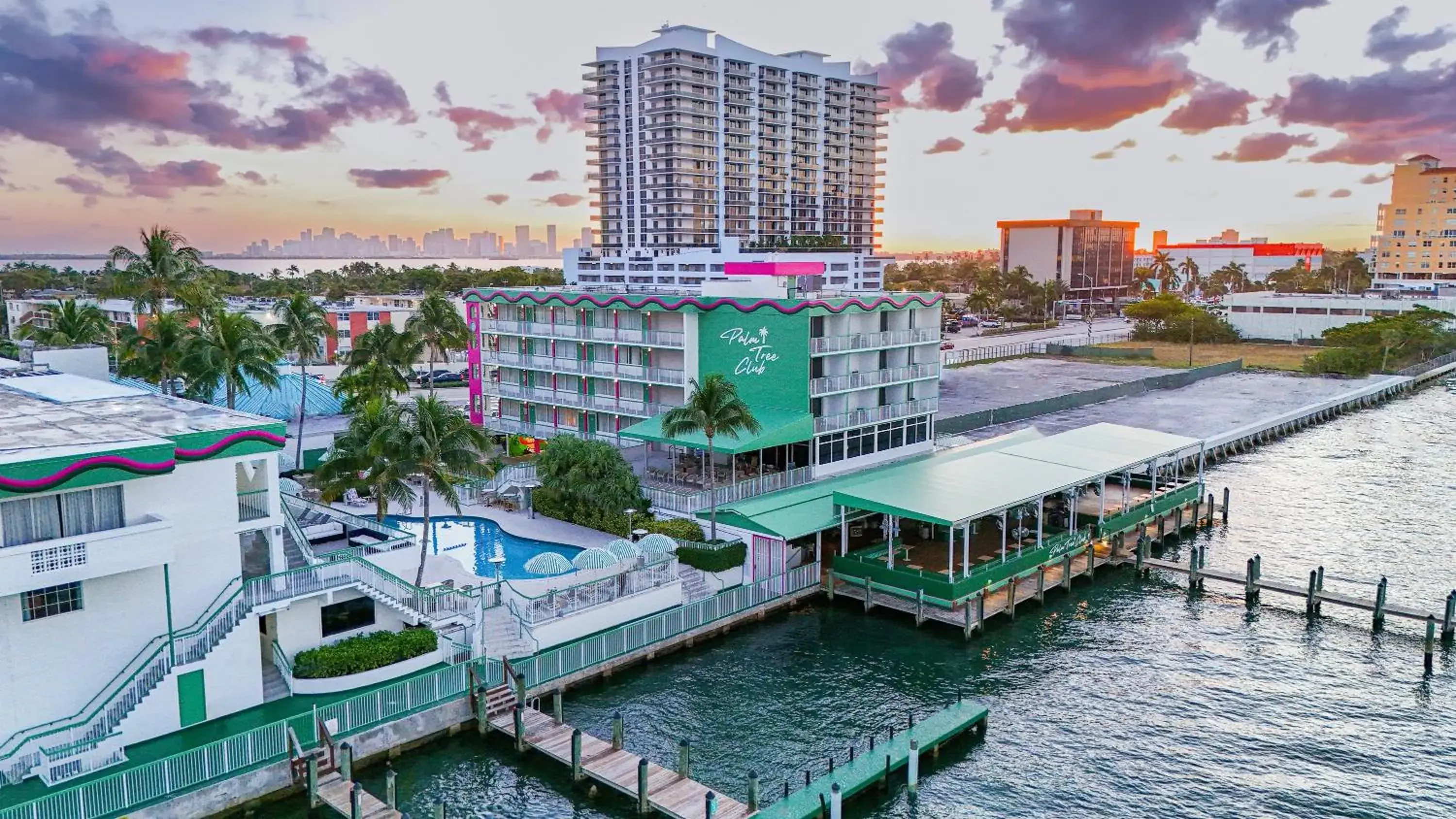 Property building in Palm Tree Club Miami Property building in Palm Tree Club Miami