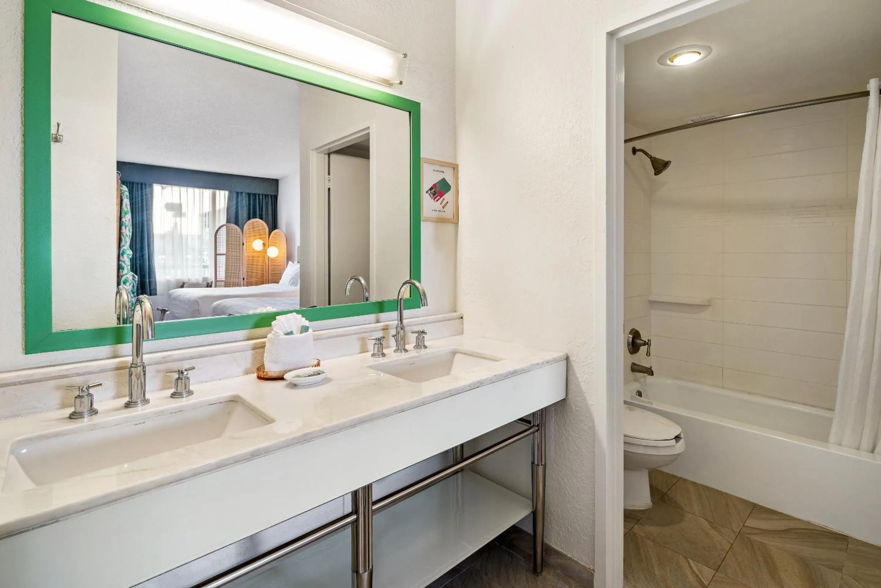 Shower in Palm Tree Club Miami