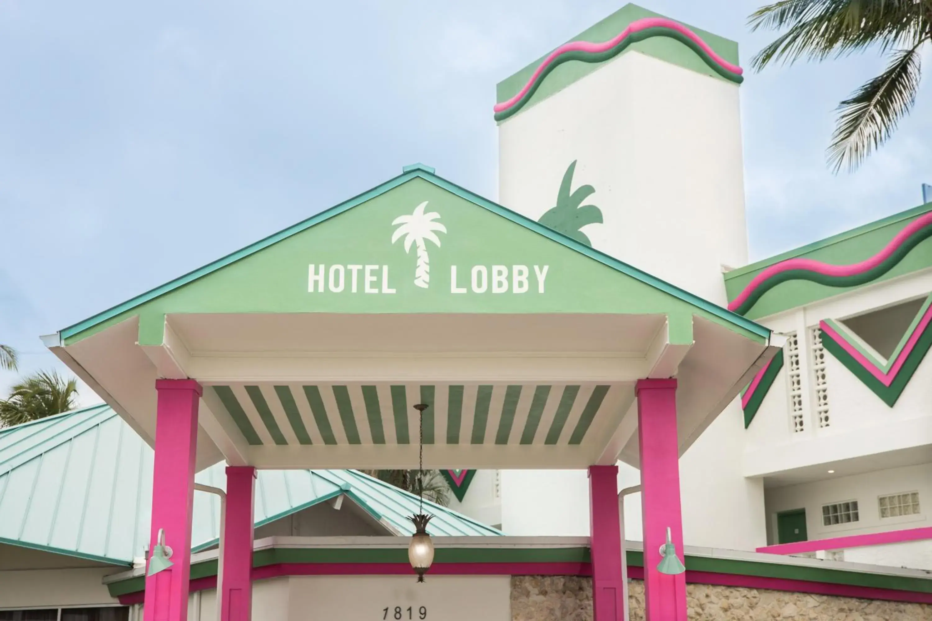 Property building in Palm Tree Club Miami Property building in Palm Tree Club Miami