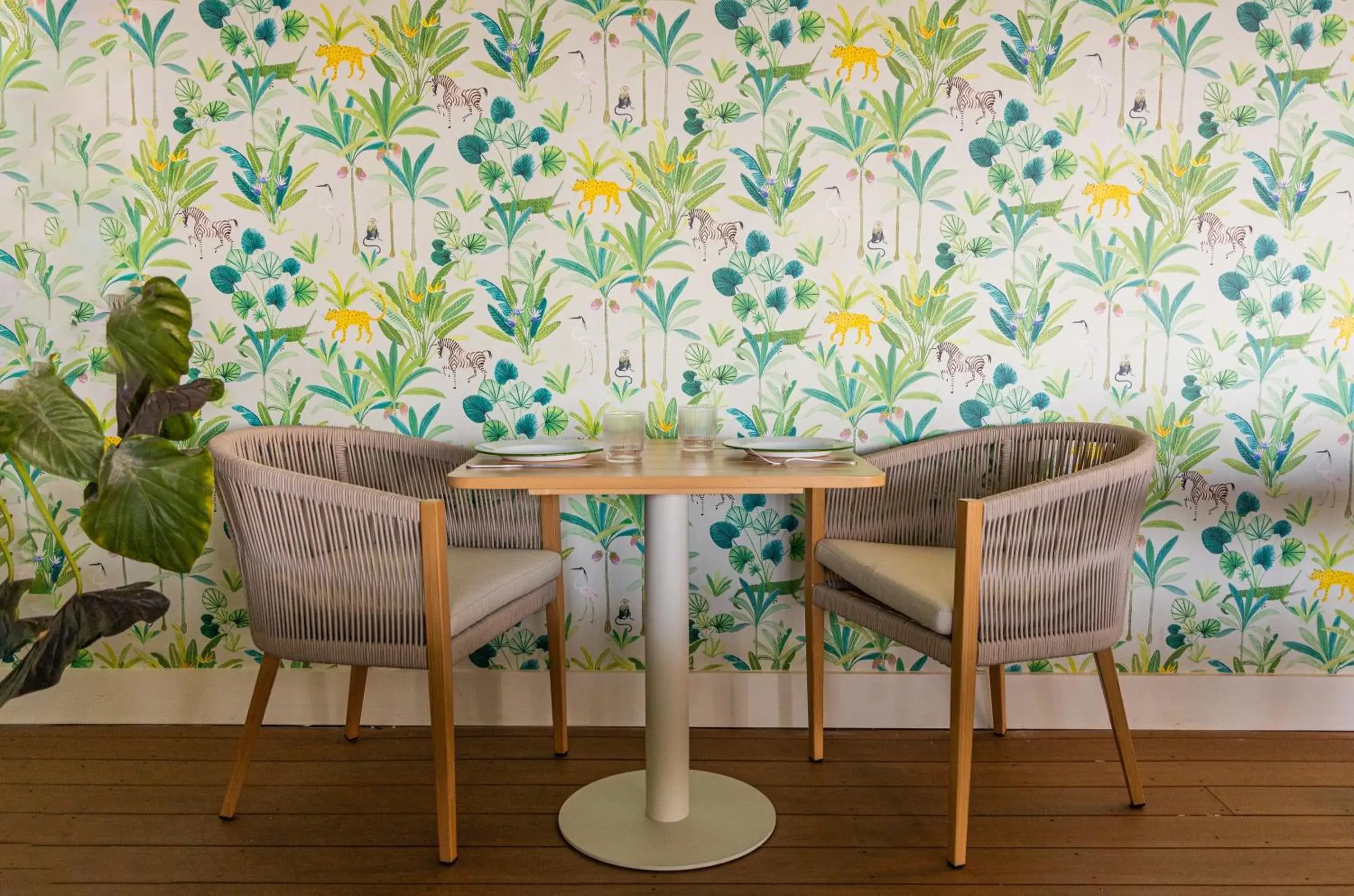 Restaurant/places to eat in Palm Tree Club Miami Restaurant/places to eat in Palm Tree Club Miami