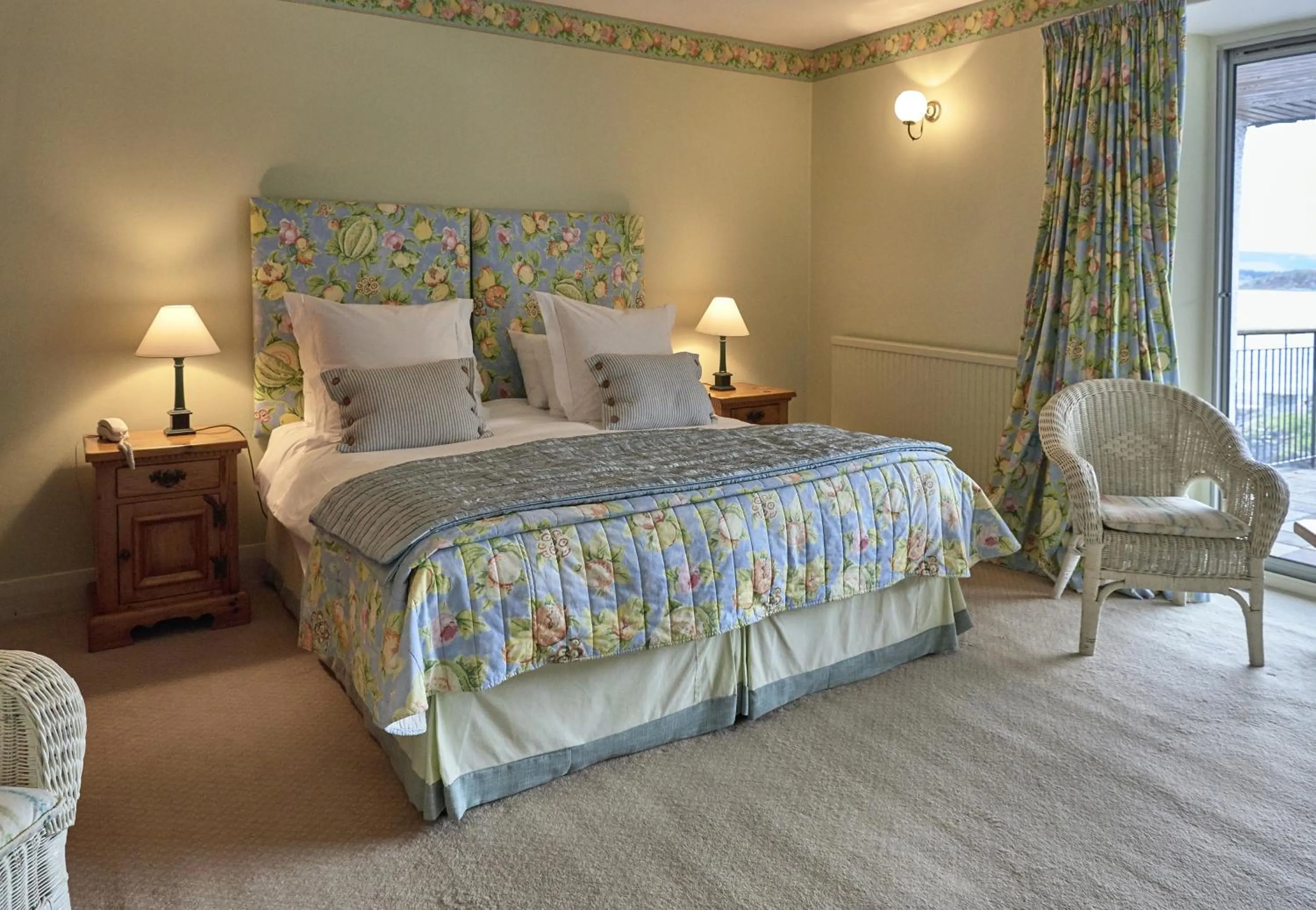 Bedroom, Bed in Crinan Hotel