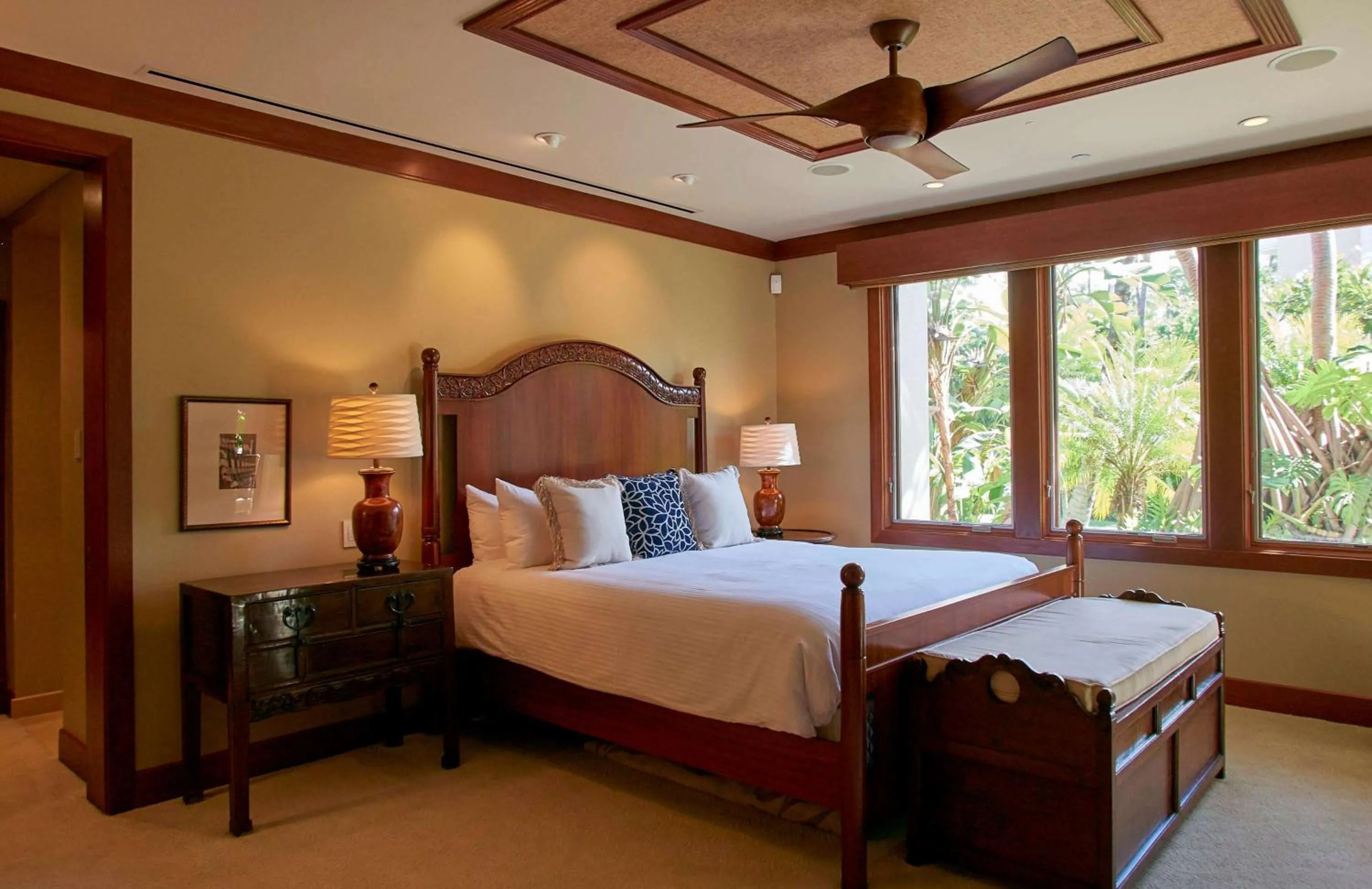 Photo of the whole room, Bed in Wailea Beach Villas