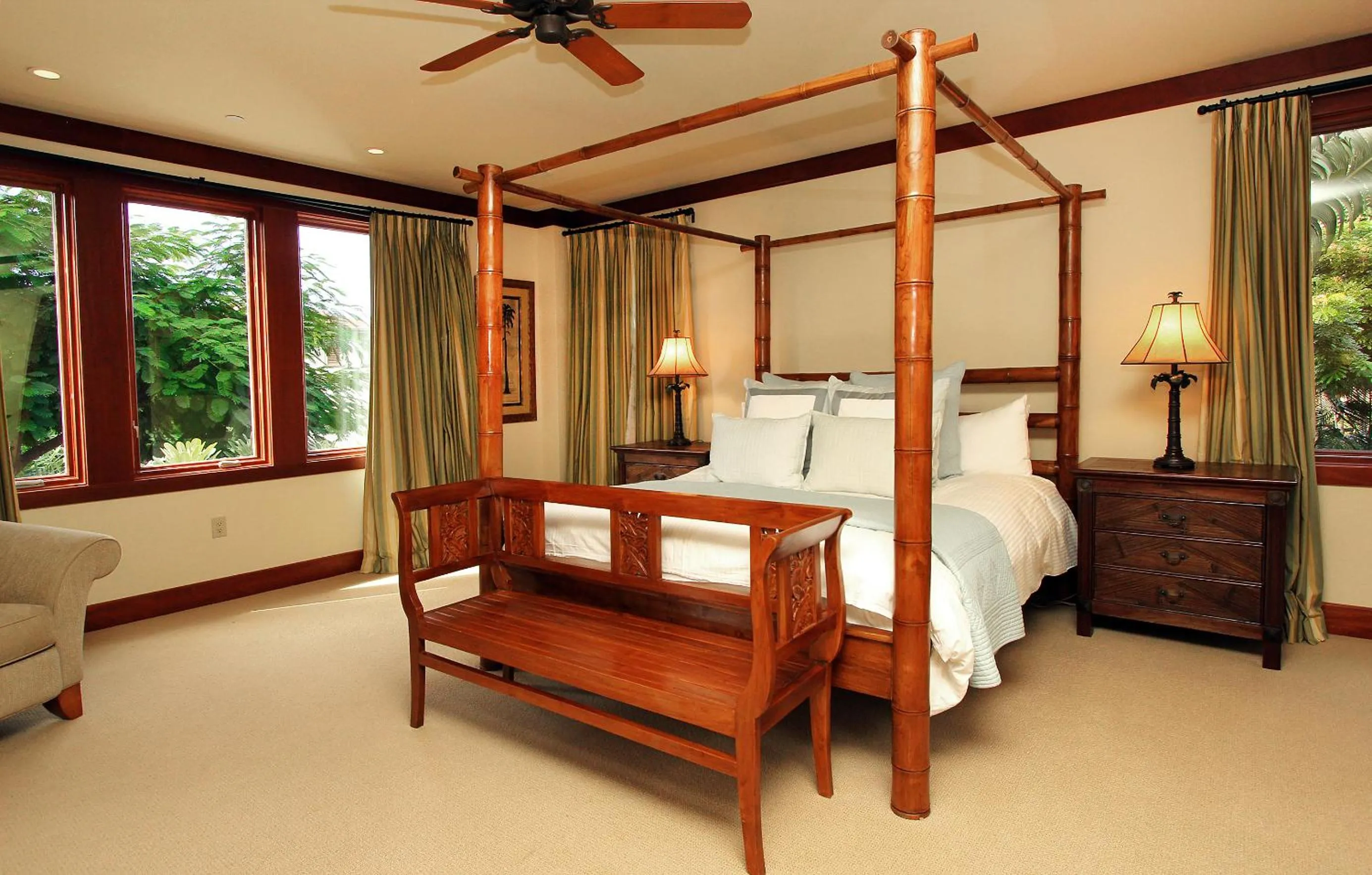Bed in Wailea Beach Villas