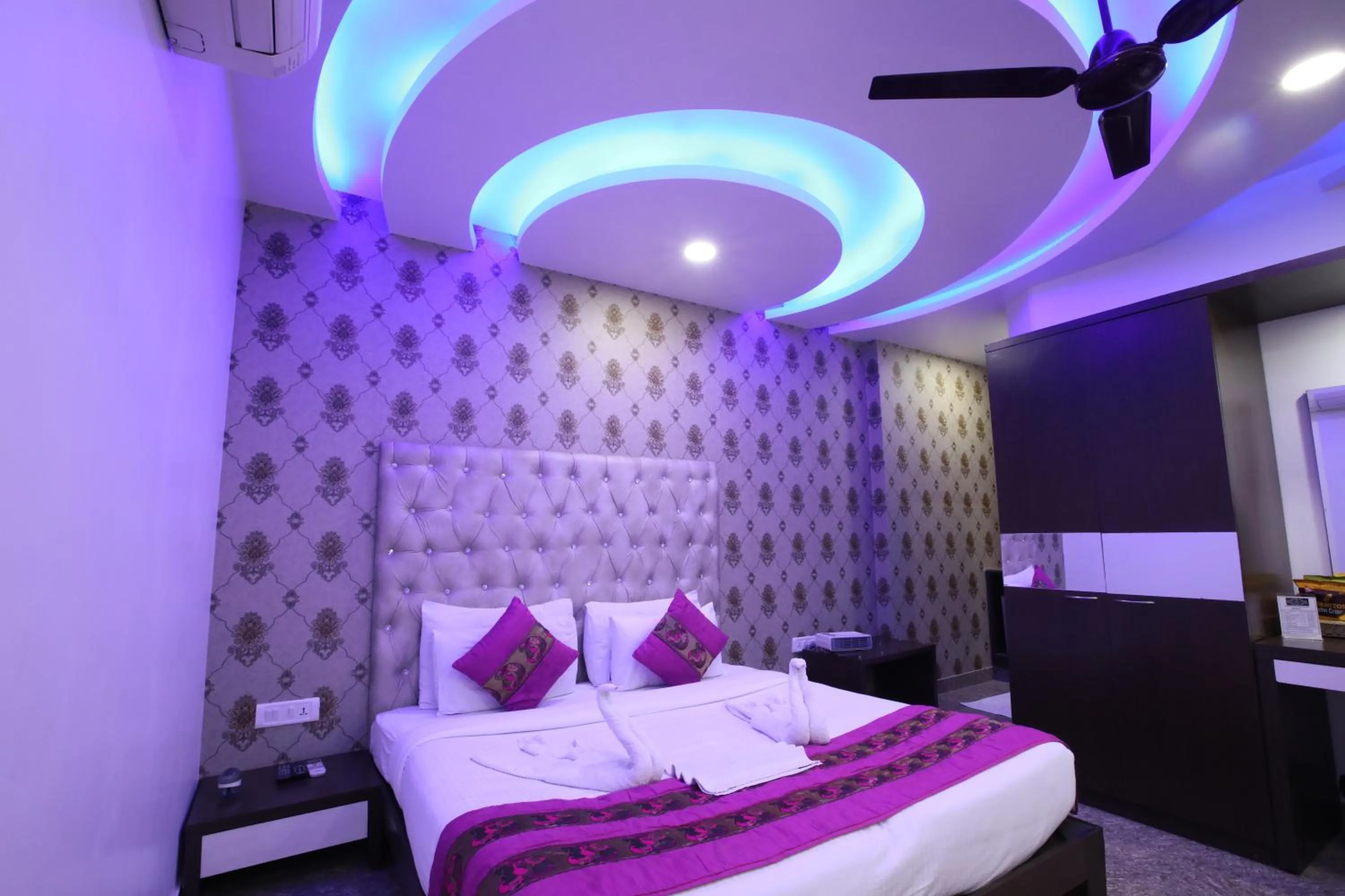 Bed in HOTEL SURYA INTERNATIONAL