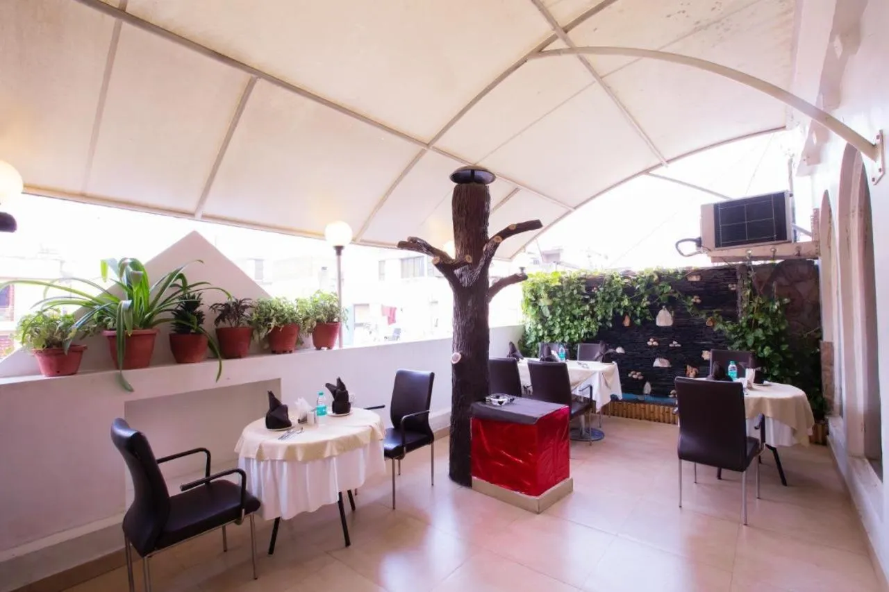 Restaurant/places to eat in HOTEL SURYA INTERNATIONAL