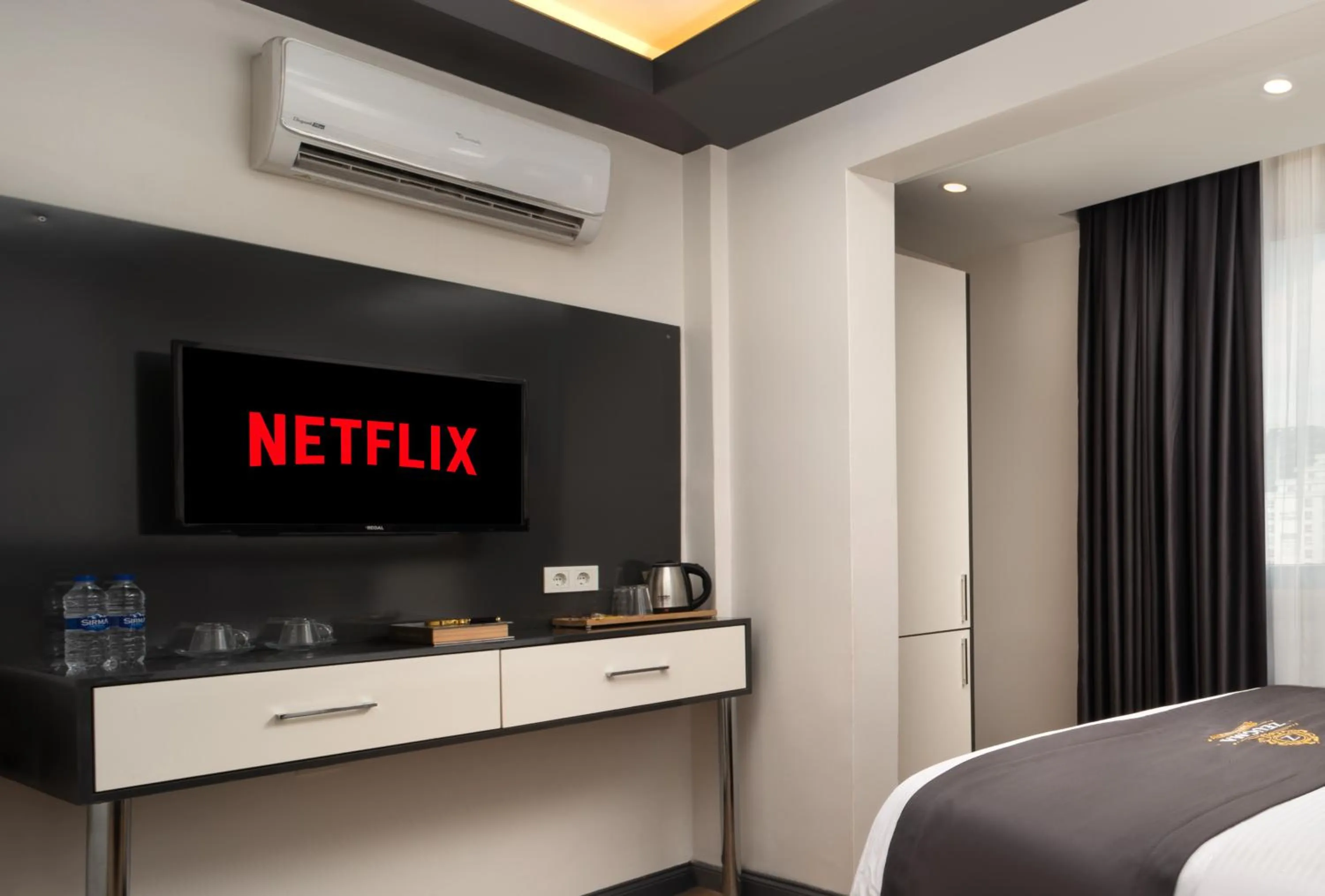 TV and multimedia, Bed in Bakırköy Zeugma Suit Otel