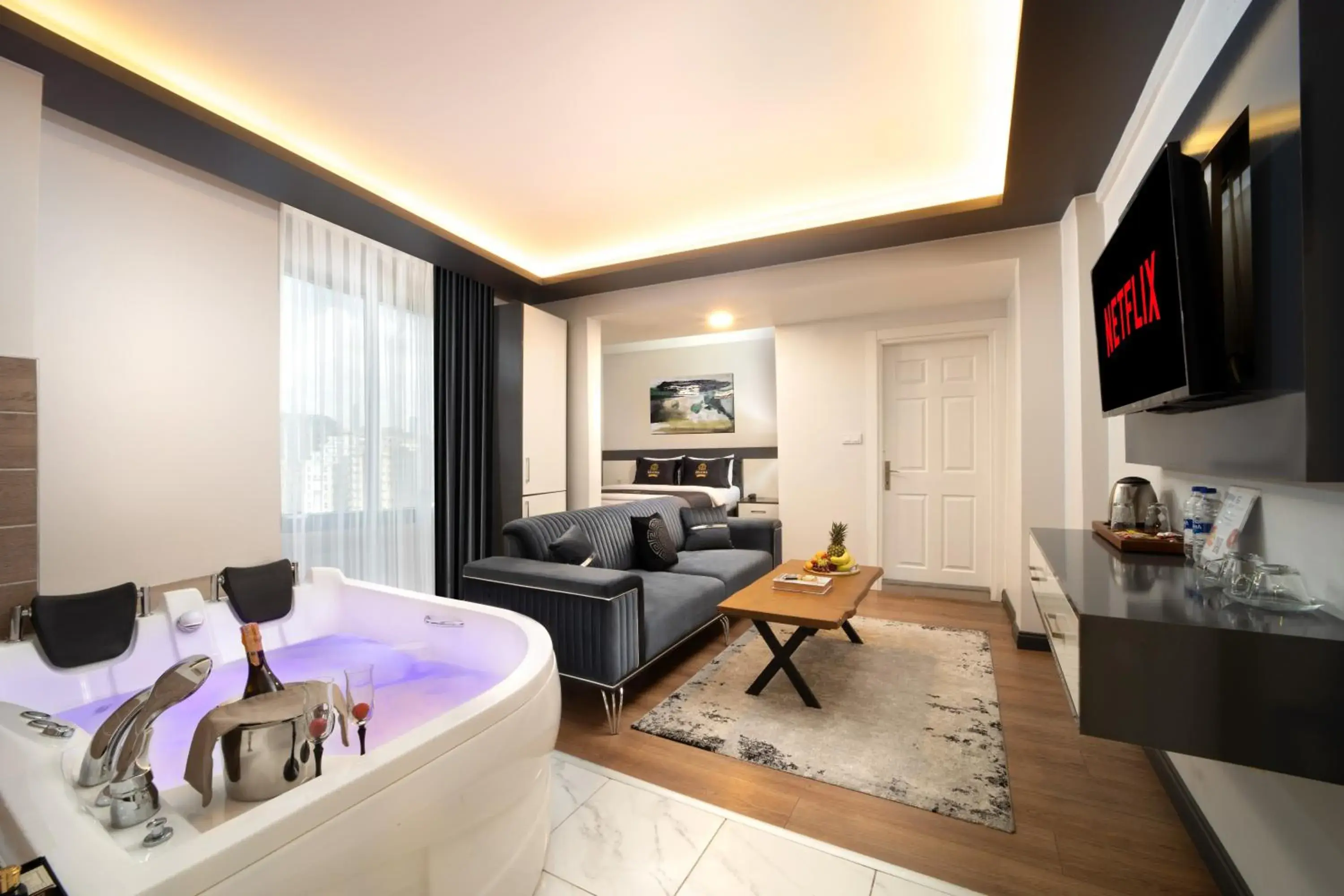 Photo of the whole room, Bed in Bakırköy Zeugma Suit Otel Photo of the whole room, Bed in Bakırköy Zeugma Suit Otel