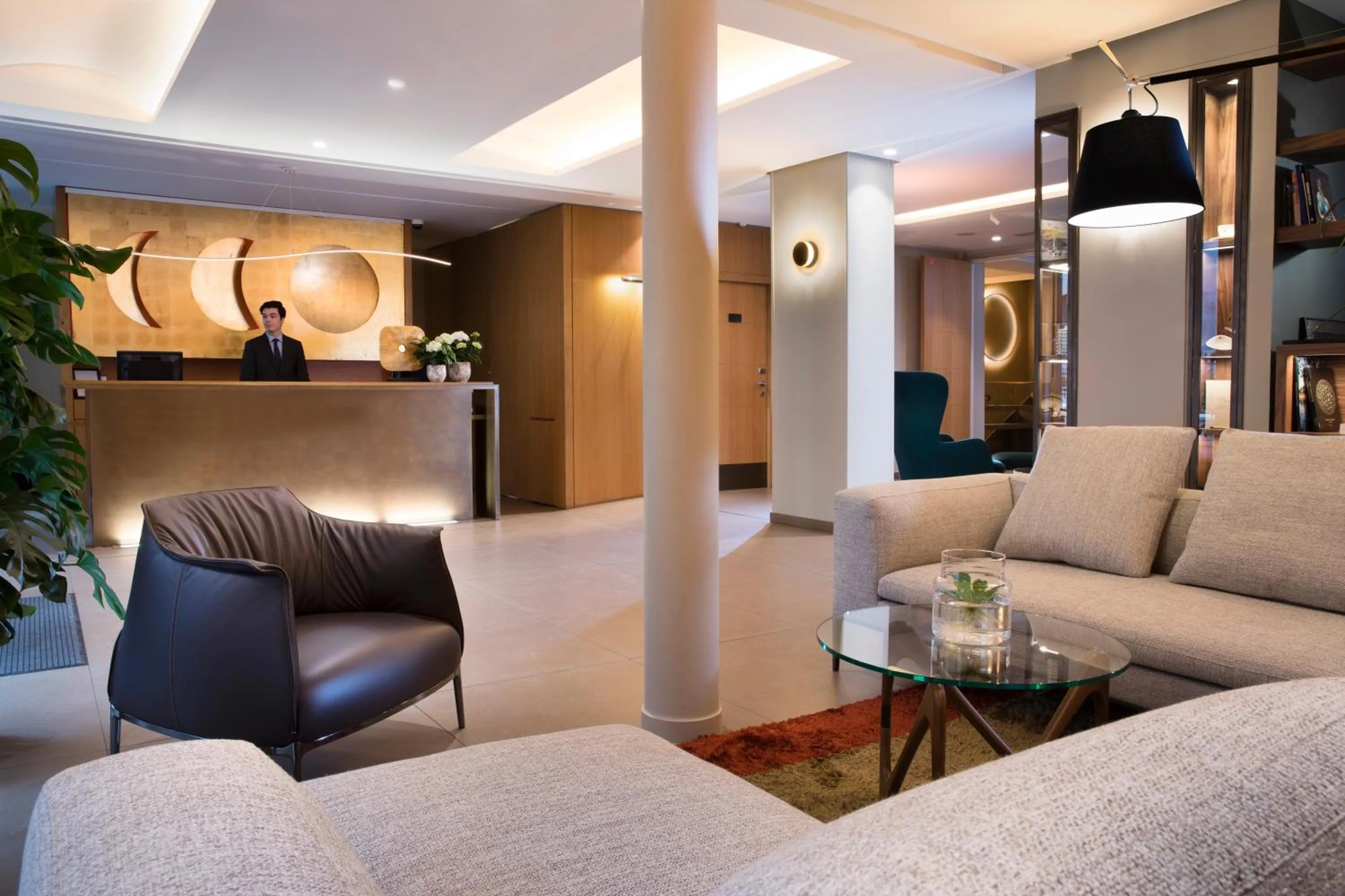 Library in Hotel Le Six