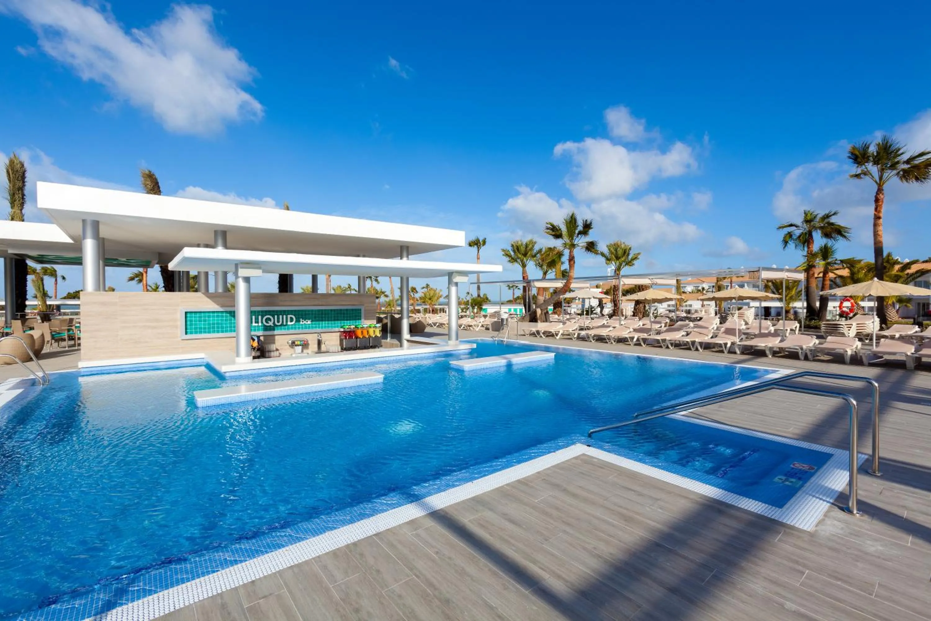 Swimming pool in Hotel Riu Chiclana - All Inclusive
