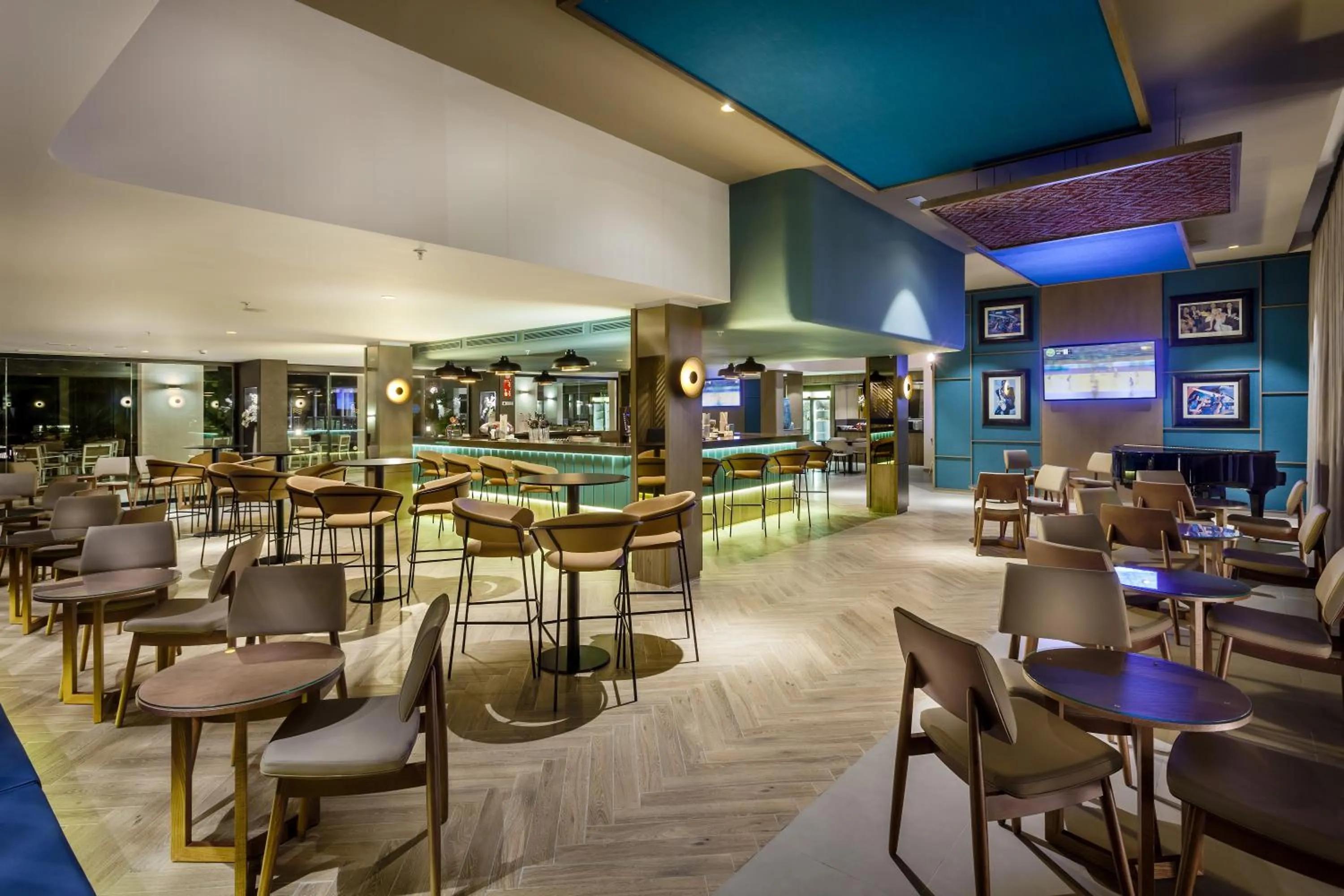 Lounge or bar in Hotel Riu Chiclana - All Inclusive