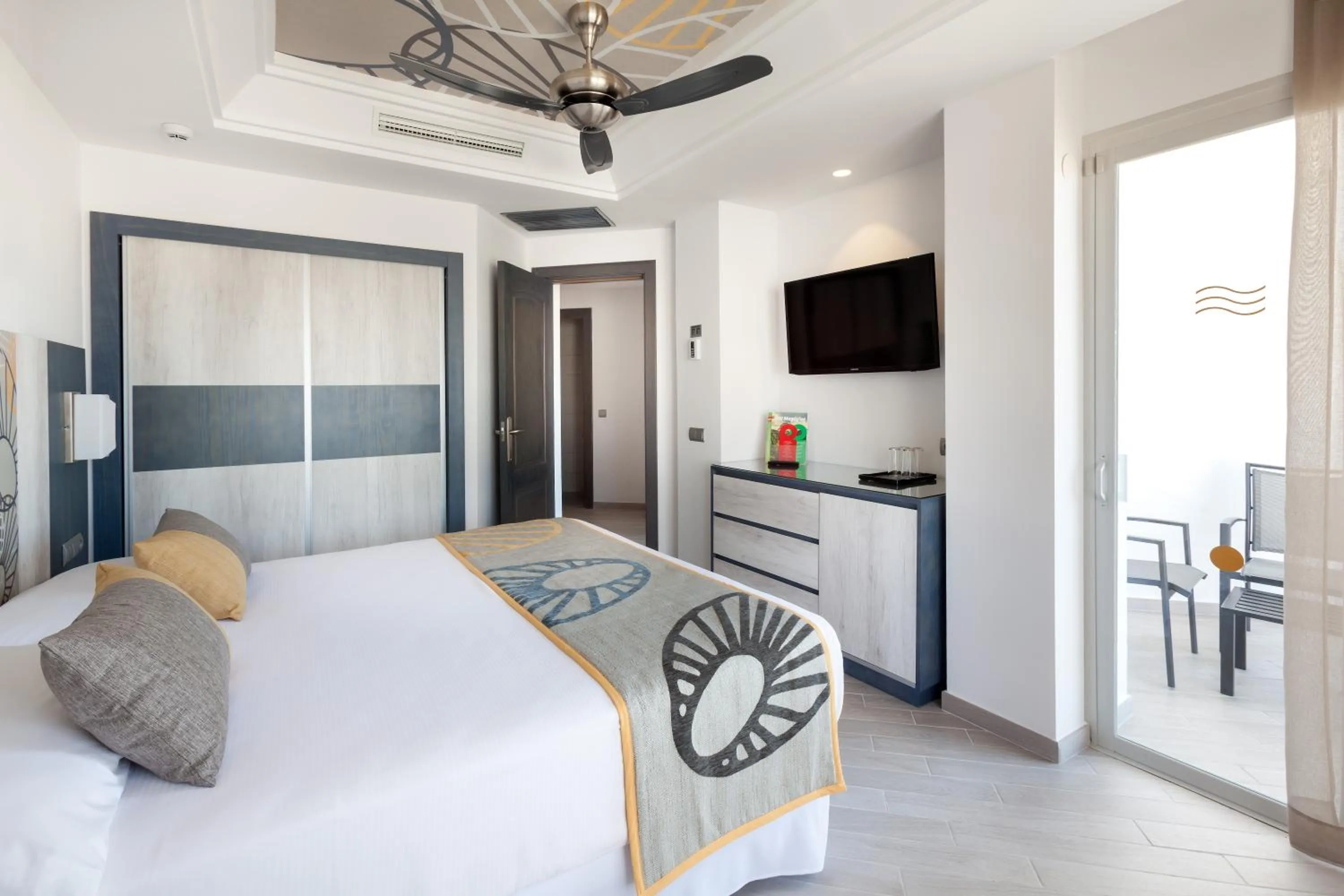 TV and multimedia, Bed in Hotel Riu Chiclana - All Inclusive