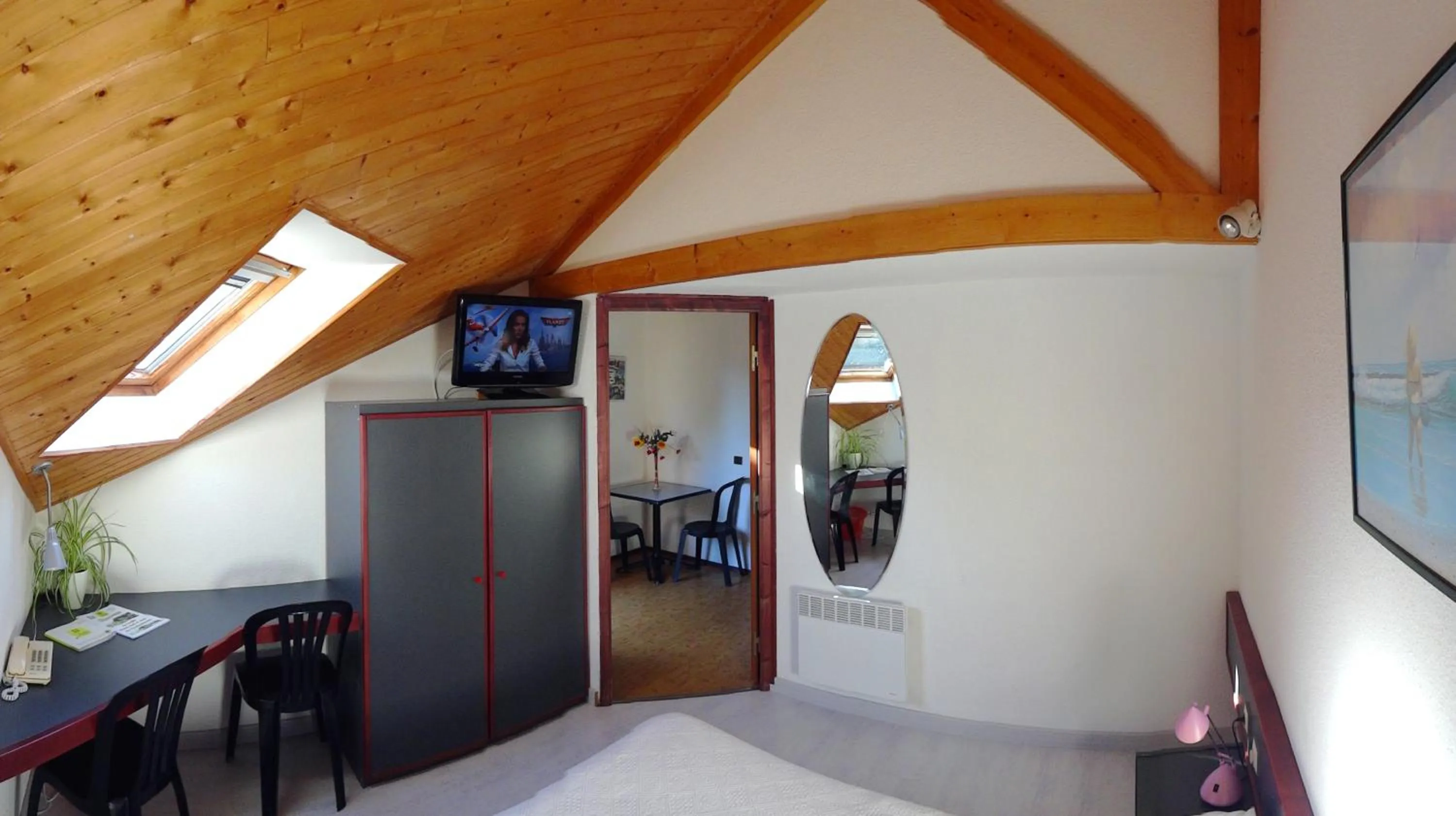 Photo of the whole room in Hôtel de la baie de Paimpol