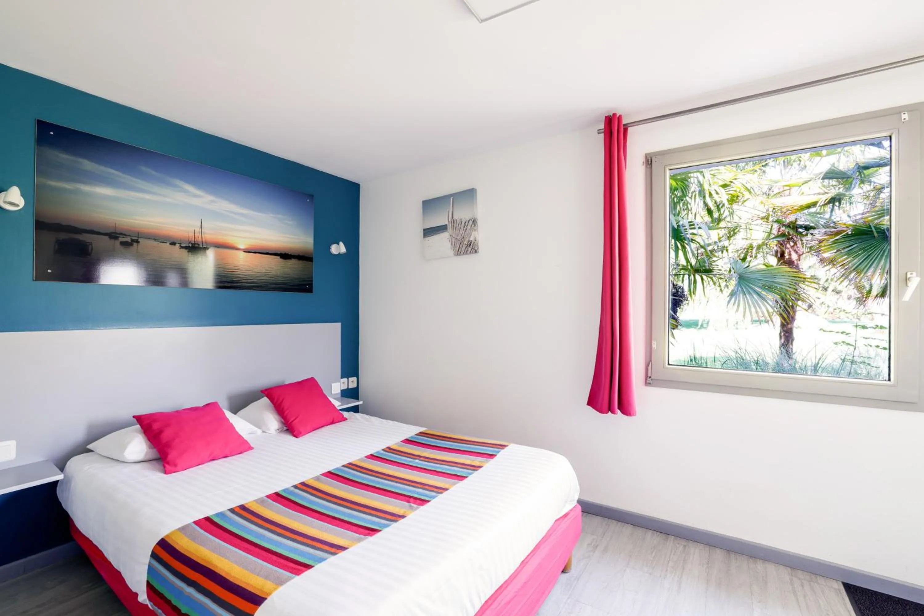 Bed in Hôtel de la baie de Paimpol