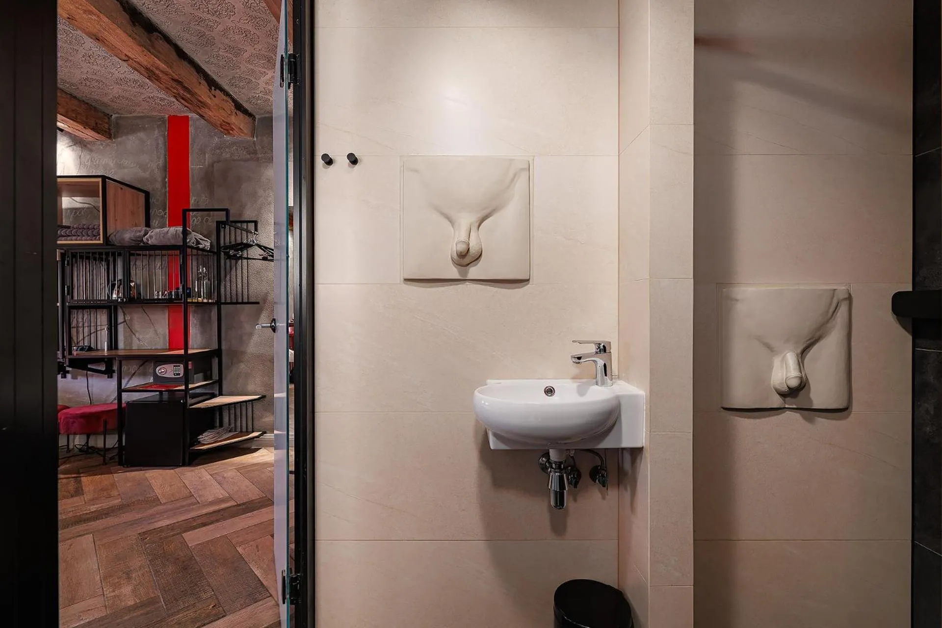 Shower in Masoch. Hotel & Cafe