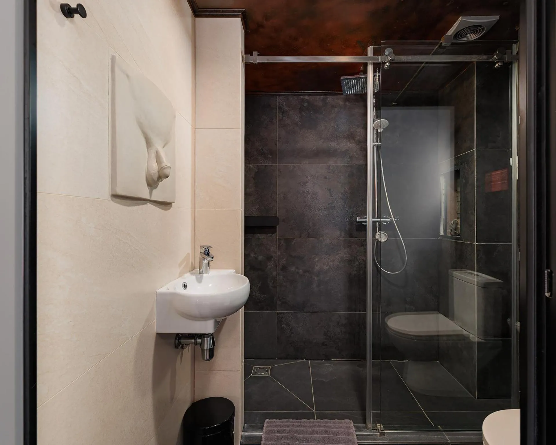 Shower in Masoch. Hotel & Cafe