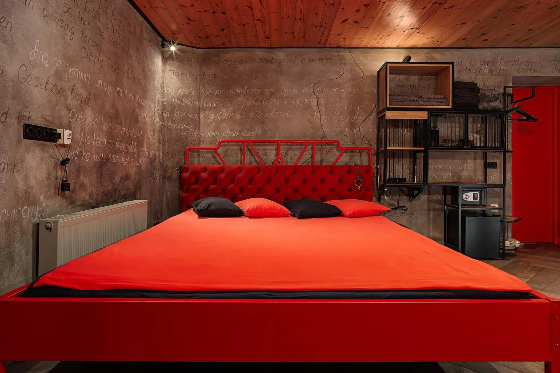 Bed in Masoch. Hotel & Cafe