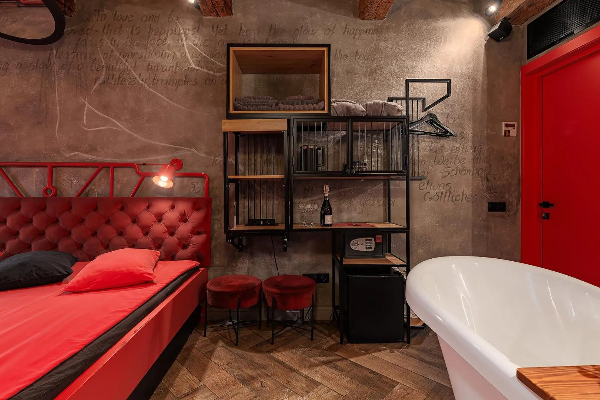Bed in Masoch. Hotel & Cafe