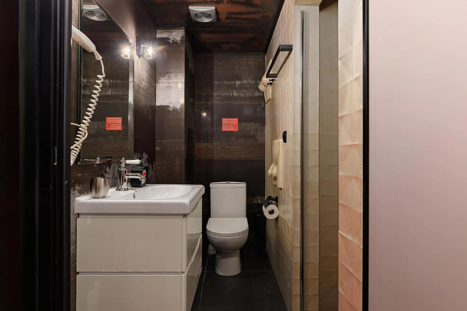 Shower in Masoch. Hotel & Cafe