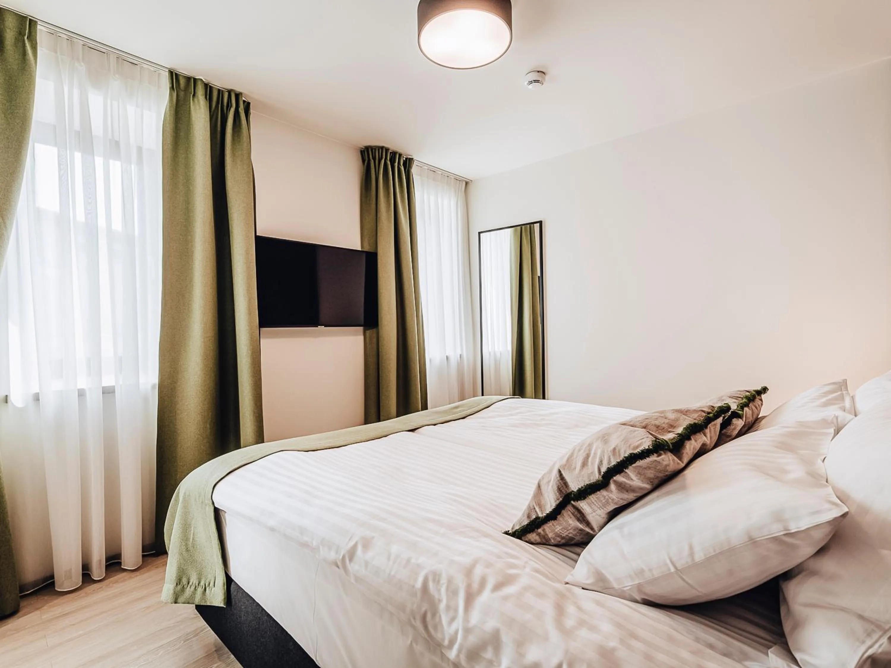 TV and multimedia, Bed in Apartamenty Sowa Bydgoszcz