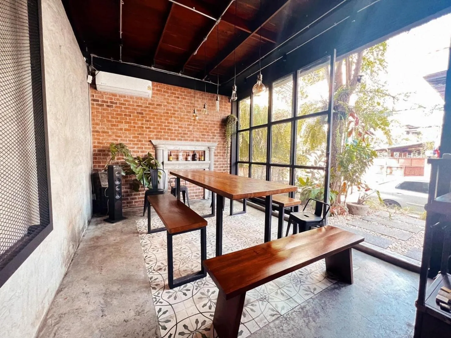 Restaurant/places to eat in The LOCAL Ari