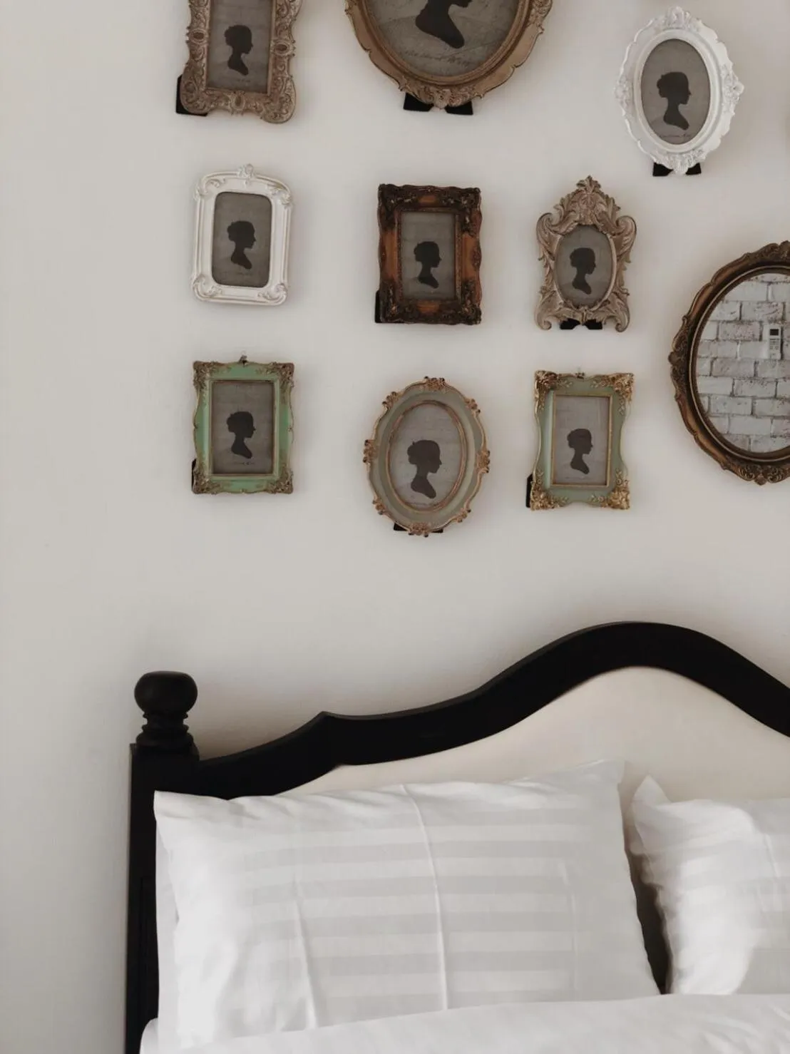 Bed in The LOCAL Ari