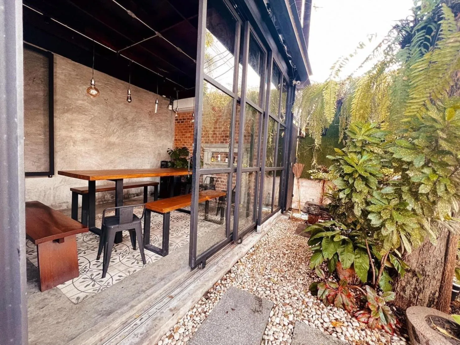 Restaurant/places to eat in The LOCAL Ari