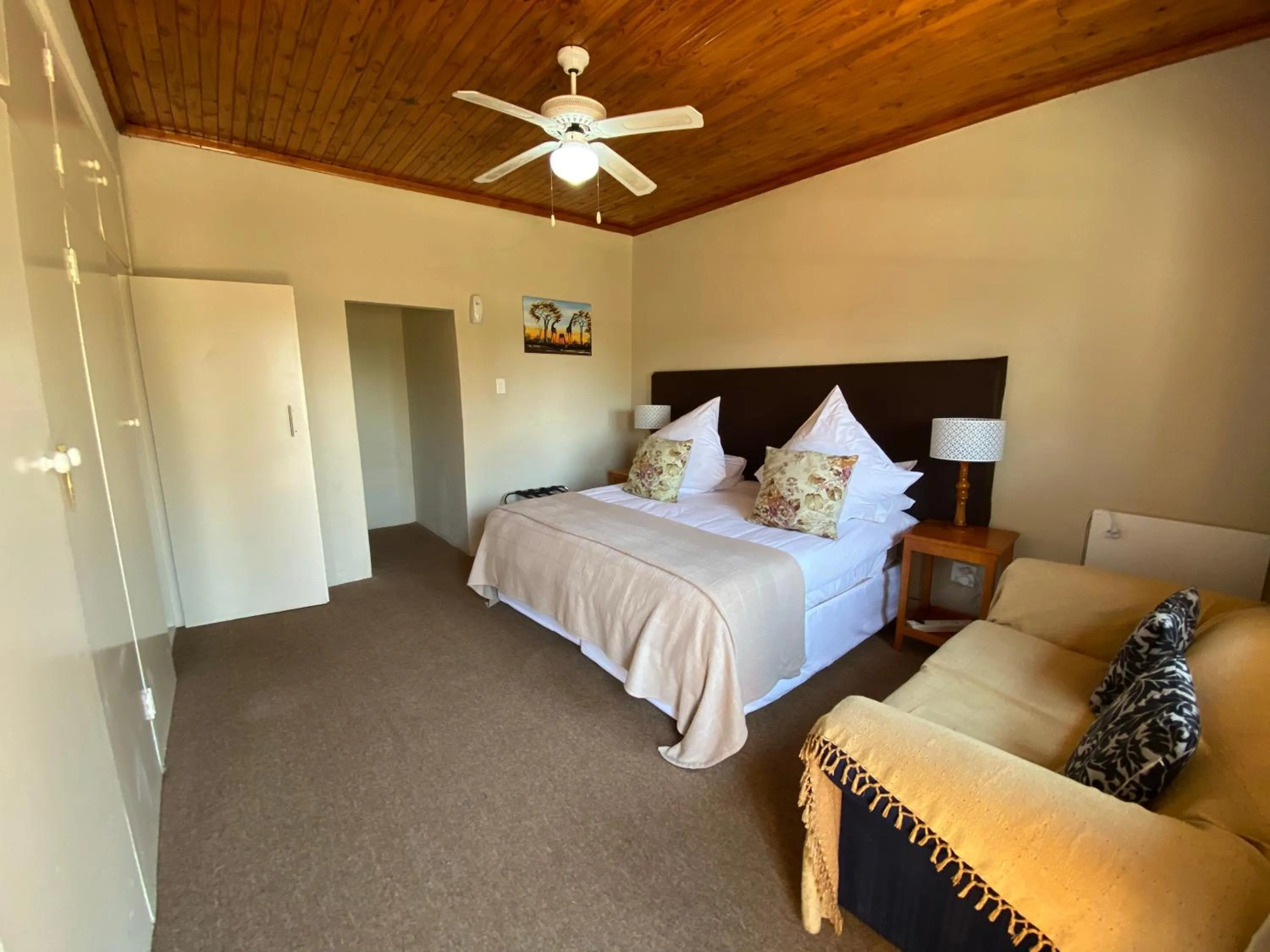 Bedroom, Bed in Lanseria Country Estate