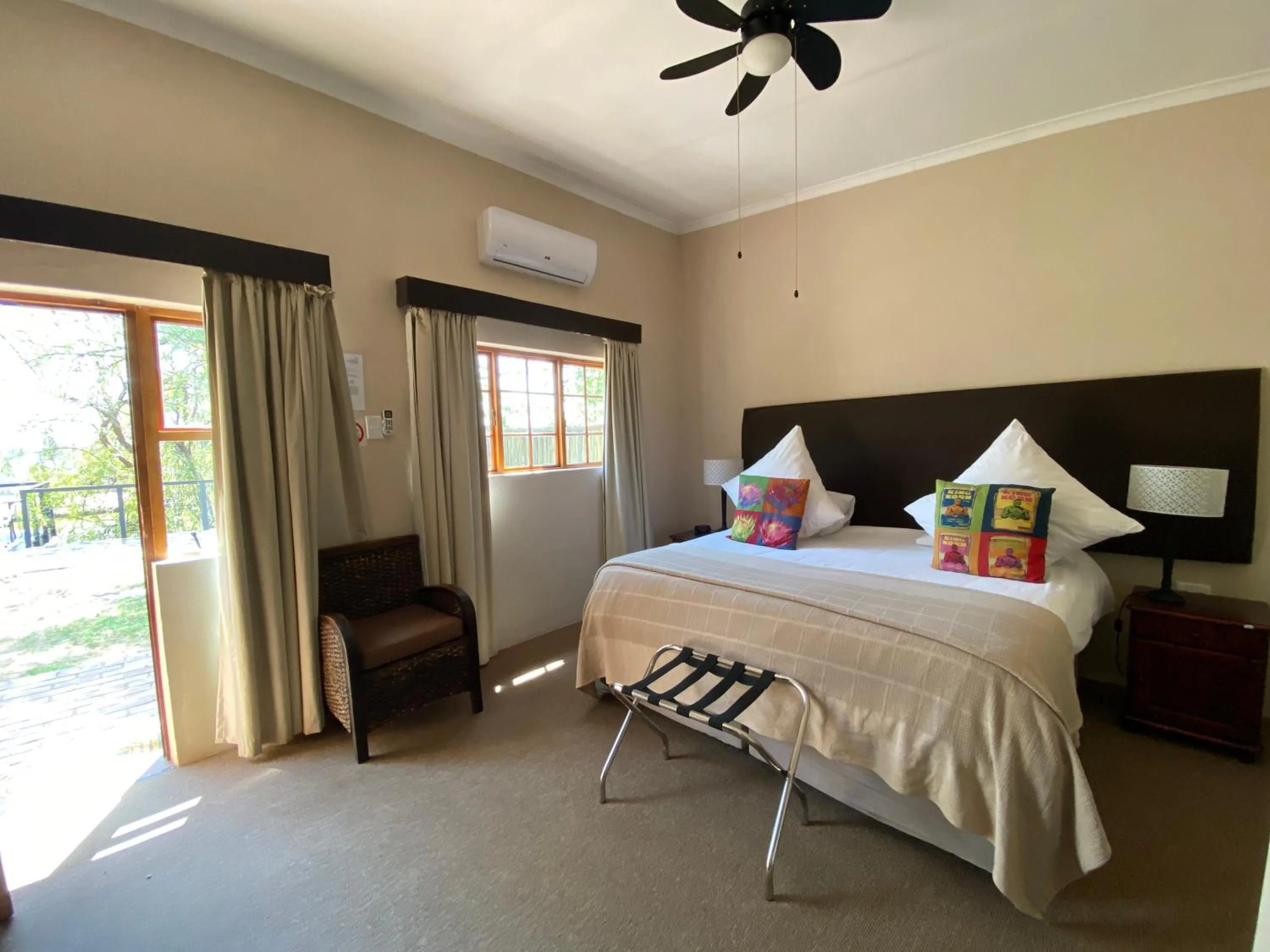 Bedroom, Bed in Lanseria Country Estate