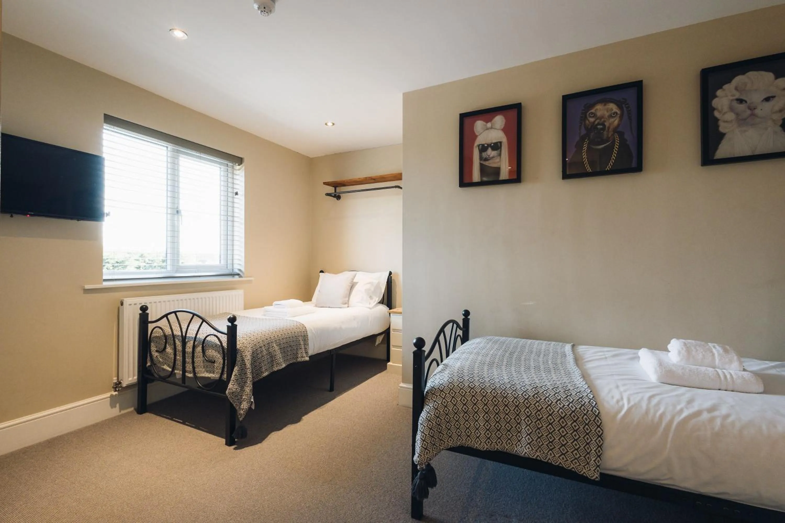 Bedroom, Bed in The Station Restaurant & Bar