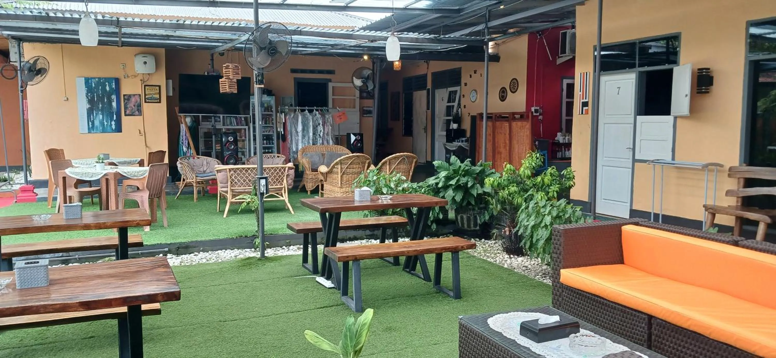 Balcony/Terrace in Dewi Sri Guesthouse