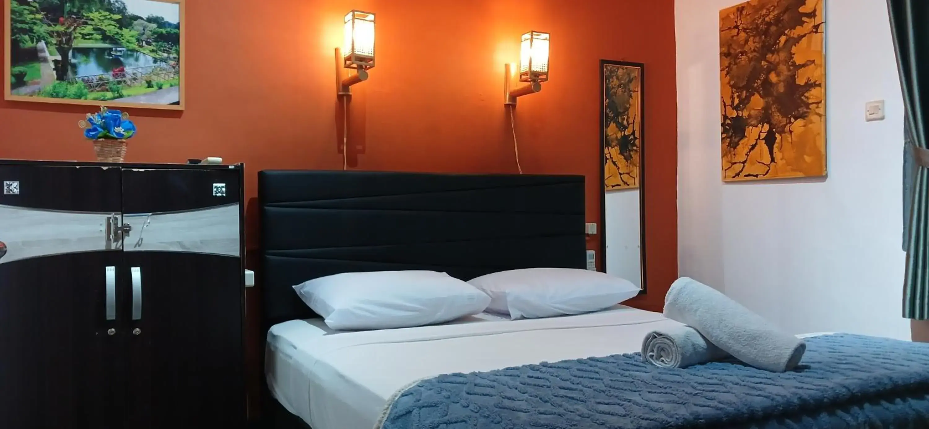 Double Room with Private External Bathroom in Dewi Sri Guesthouse Double Room with Private External Bathroom in Dewi Sri Guesthouse