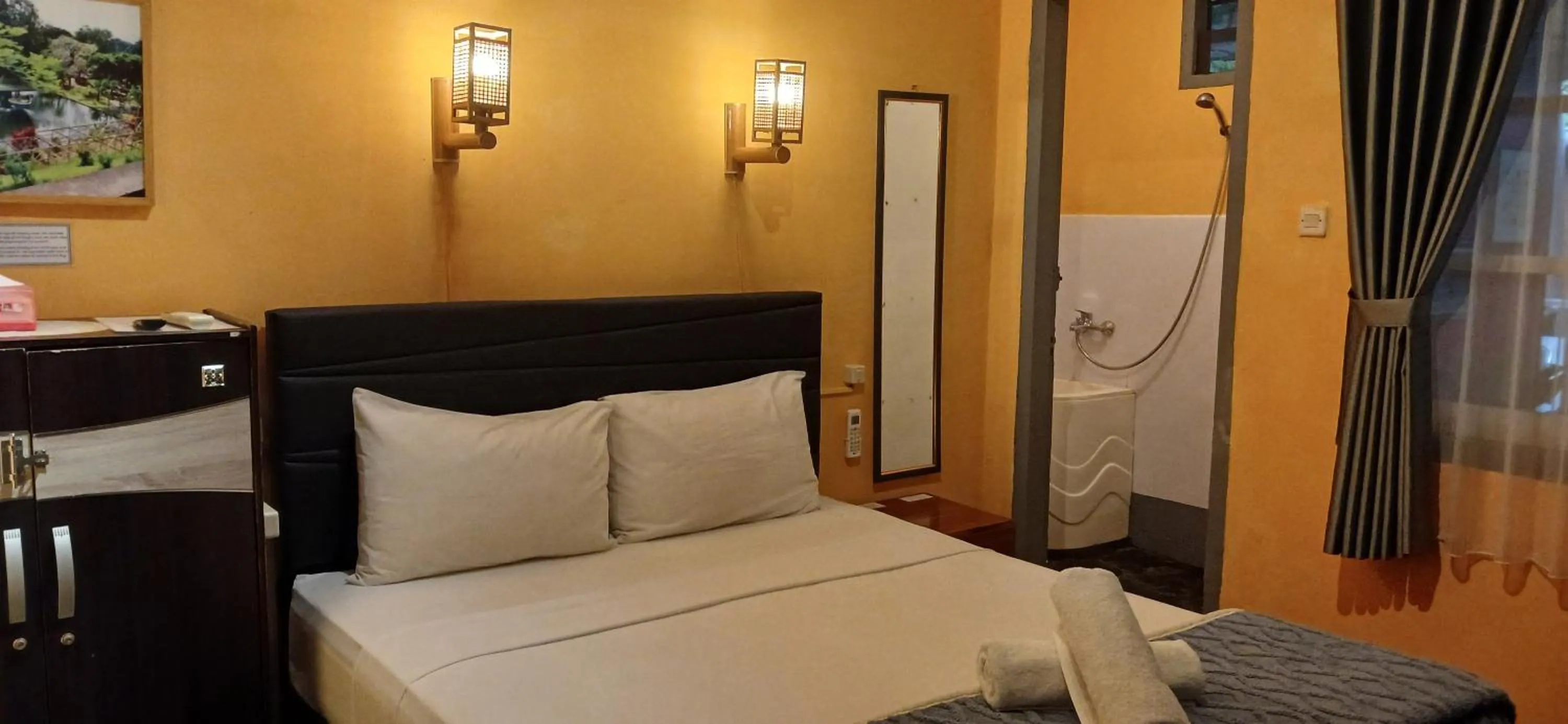 Bedroom, Bed in Dewi Sri Guesthouse