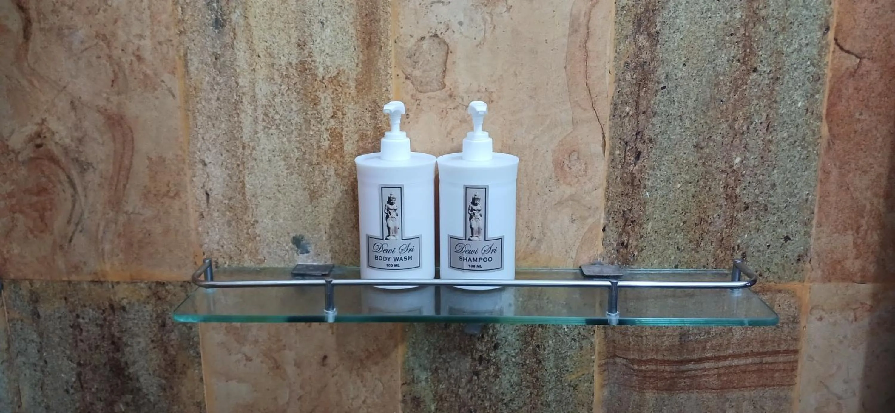 Bathroom in Dewi Sri Guesthouse